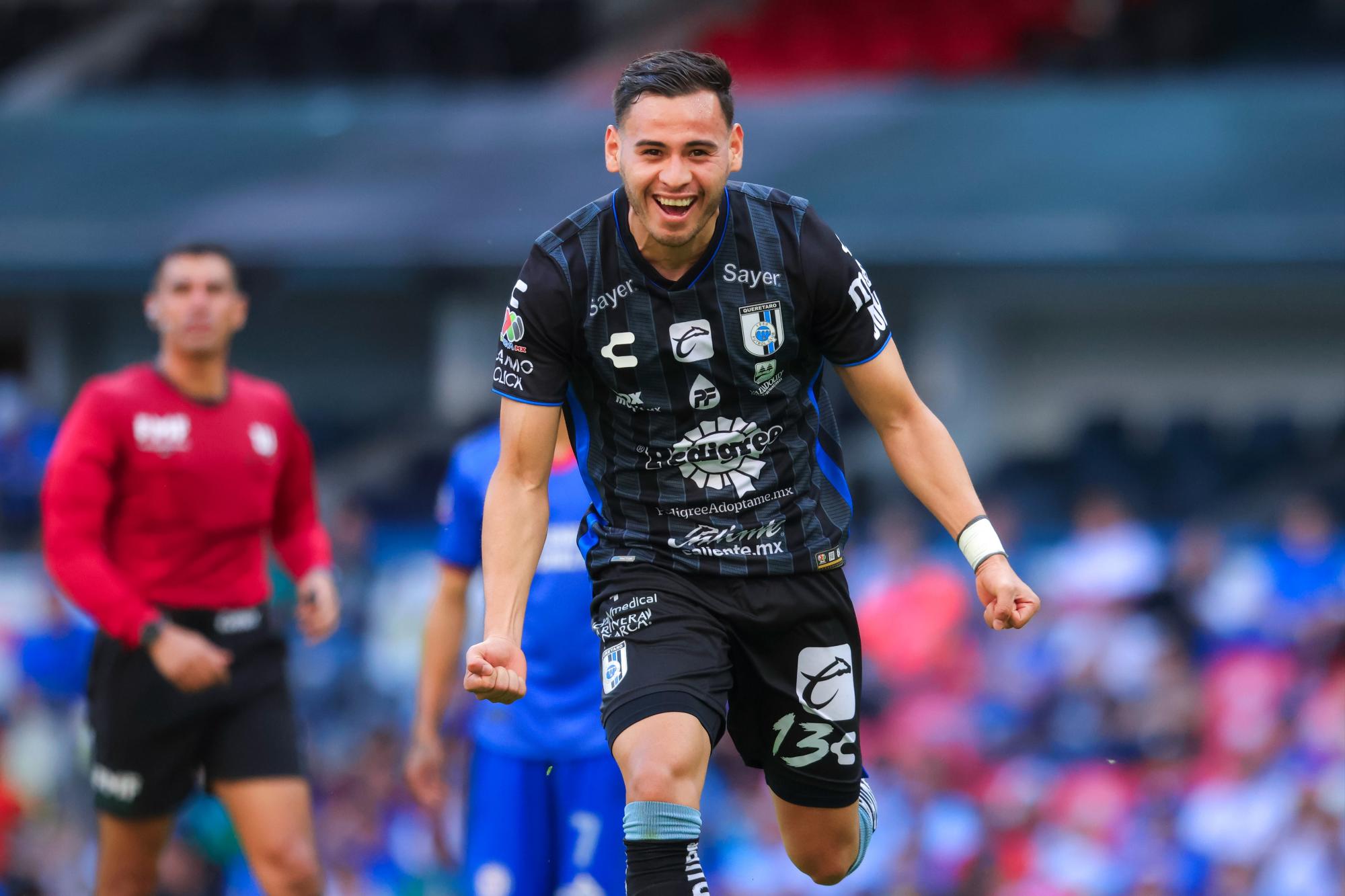 $!Querétaro humilla a Cruz Azul en el Azteca