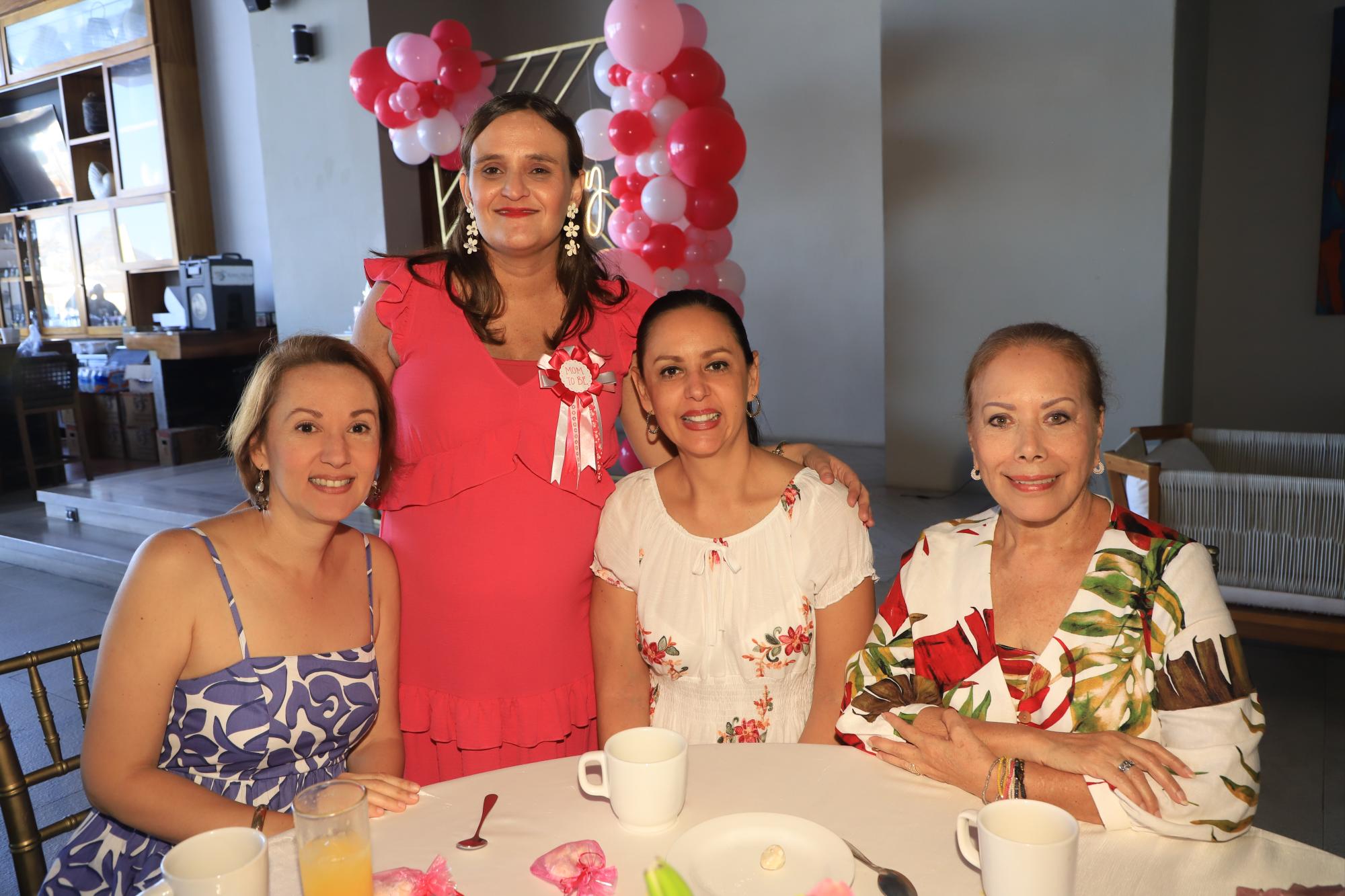 $!Blanca Castro Elizondo, Cecilia, Verónica Castro de Beltrán y Lupita Nava.