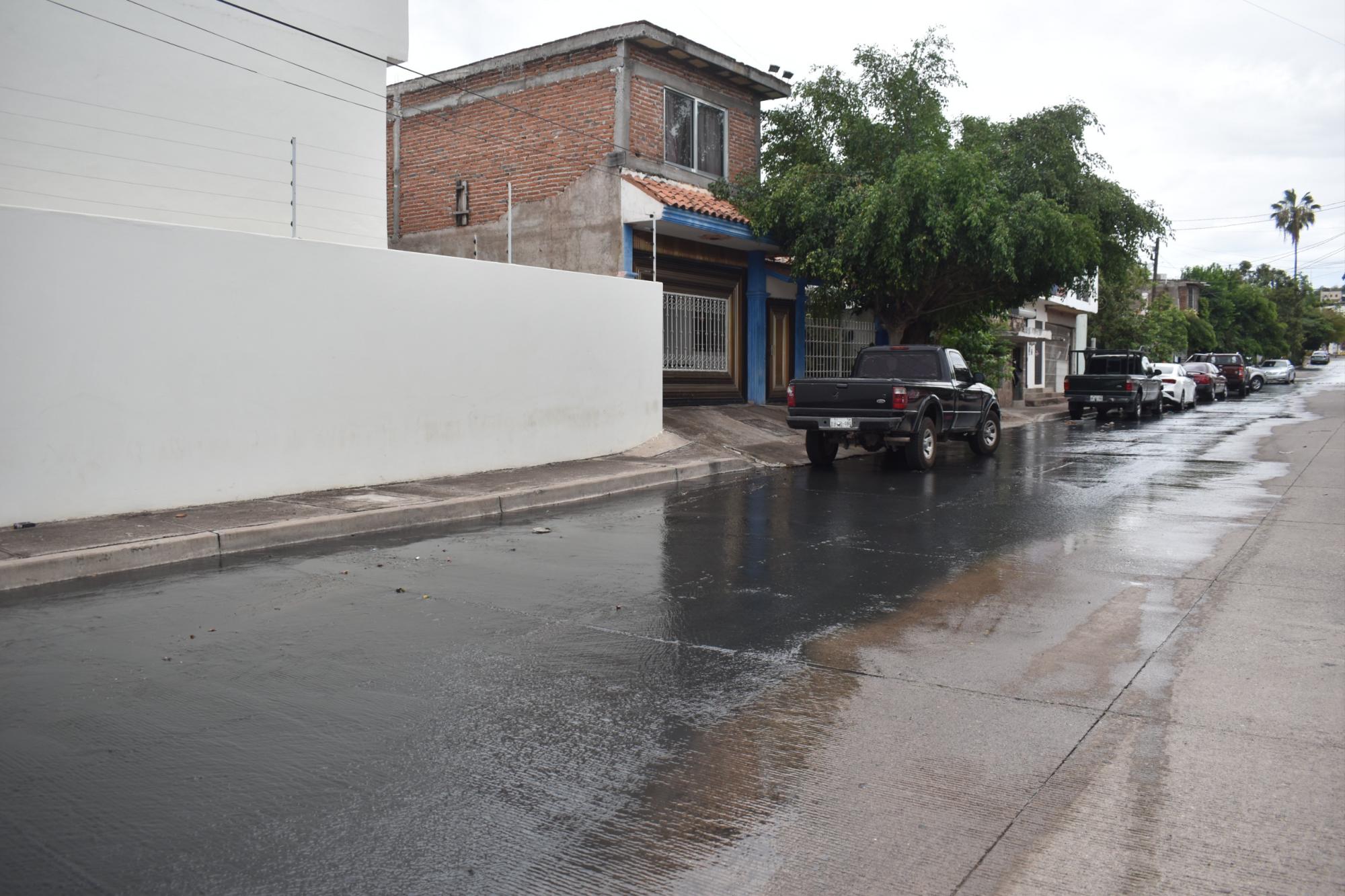 $!Tras lluvias en Culiacán se desprende alcantarilla en la colonia Sinaloa