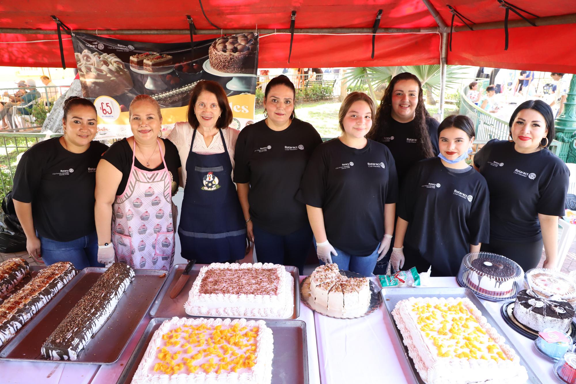 $!Leonarda González, Karina García, Tere Gallo de Gil, Kenia Rojas, Brissia Tirado, Ivanna García, Camila García y Patricia Alarcón.