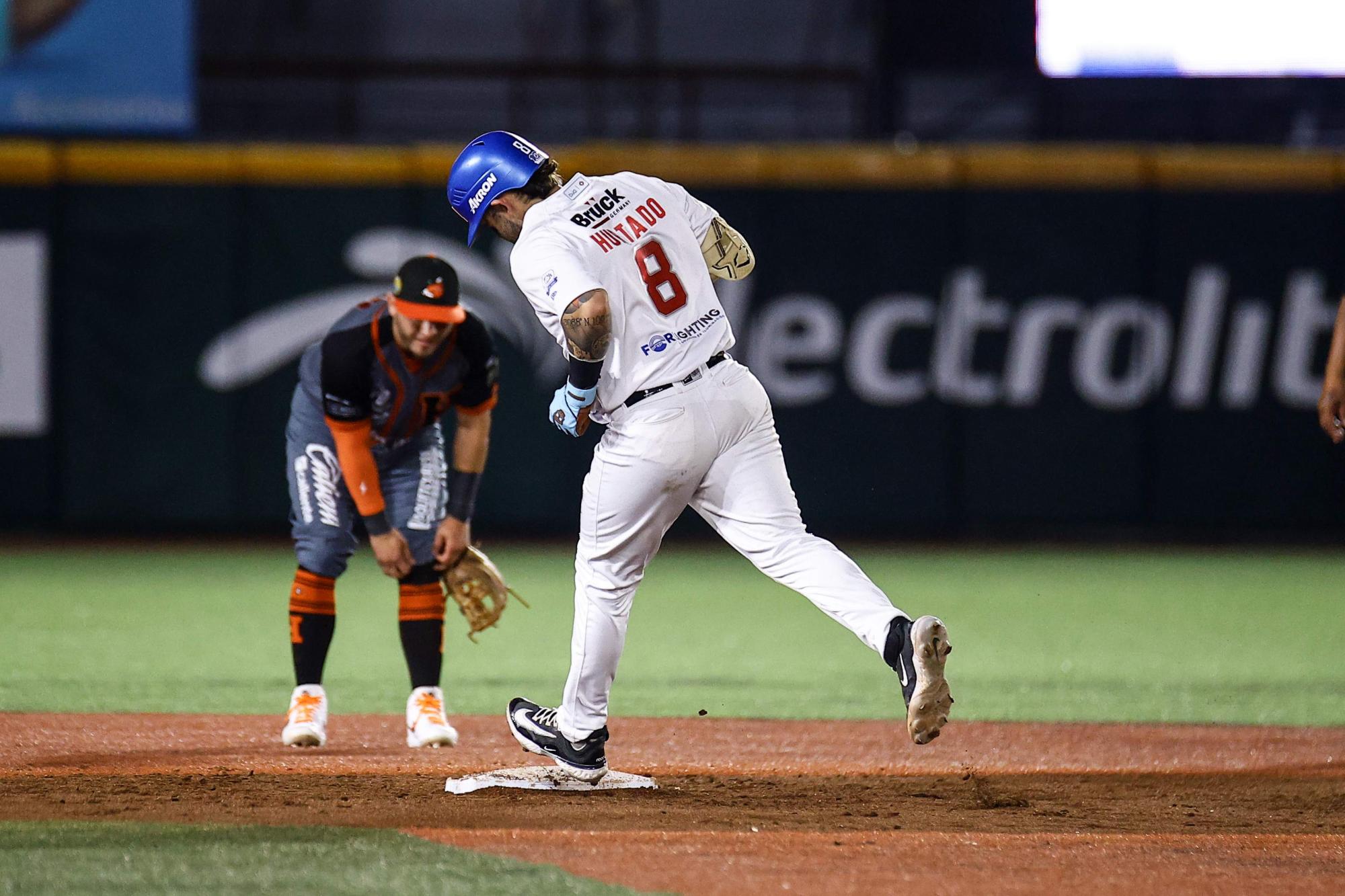 $!Explota Charros y vapulea a Naranjeros para igualar la serie