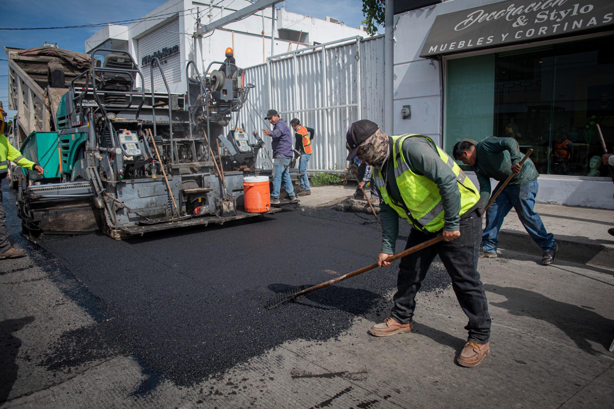 $!Arrancan obras de reencarpetado en avenida Nicolás Bravo, en Culiacán