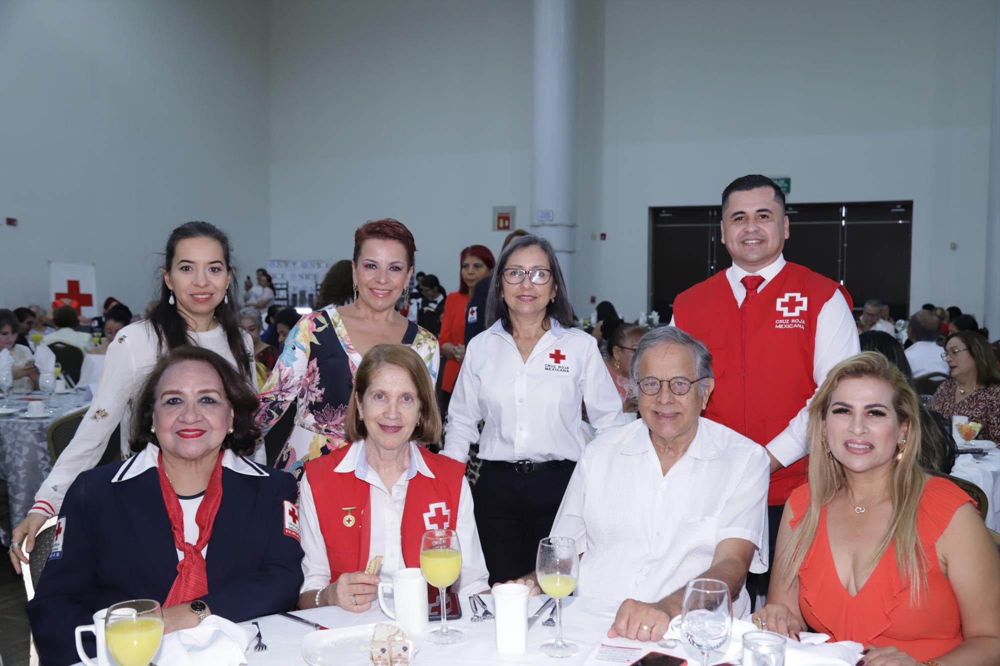 $!Luz Urquidy, Edna García, Elizabeth Sánchez, Abimelec Gómez, Laura Delia Hernández, Tere Gallo de Gil, Alfonso Gil Díaz y Milay Quintero.