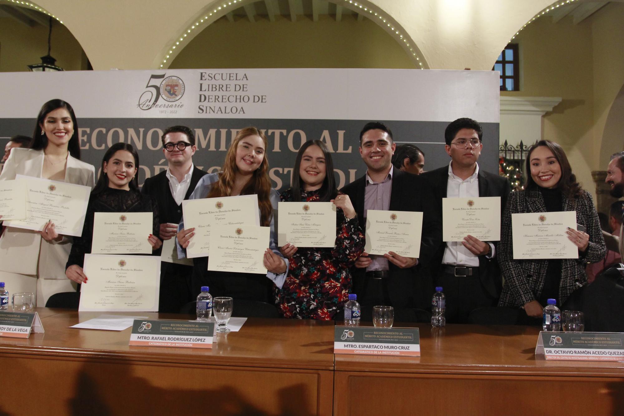 $!Reconoce la Escuela Libre de Derecho de Sinaloa a sus mejores estudiantes