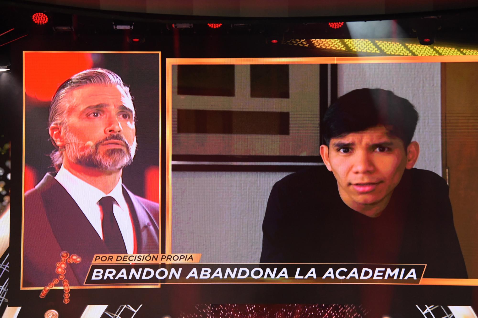 $!Jaime Camil al recibir el video con la decisión de Brandon de abandonar La Academia.