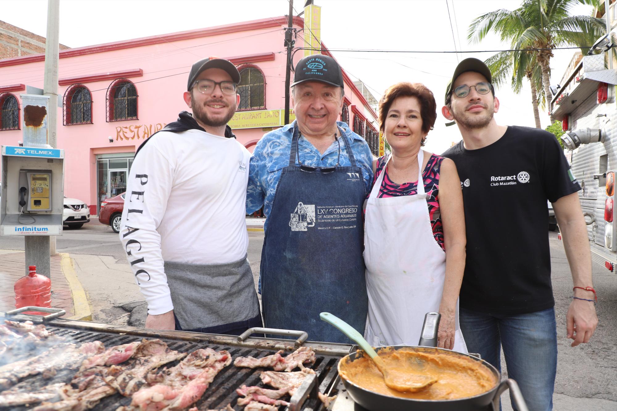 $!Familia Ruelas de nuevo presente en la verbena.