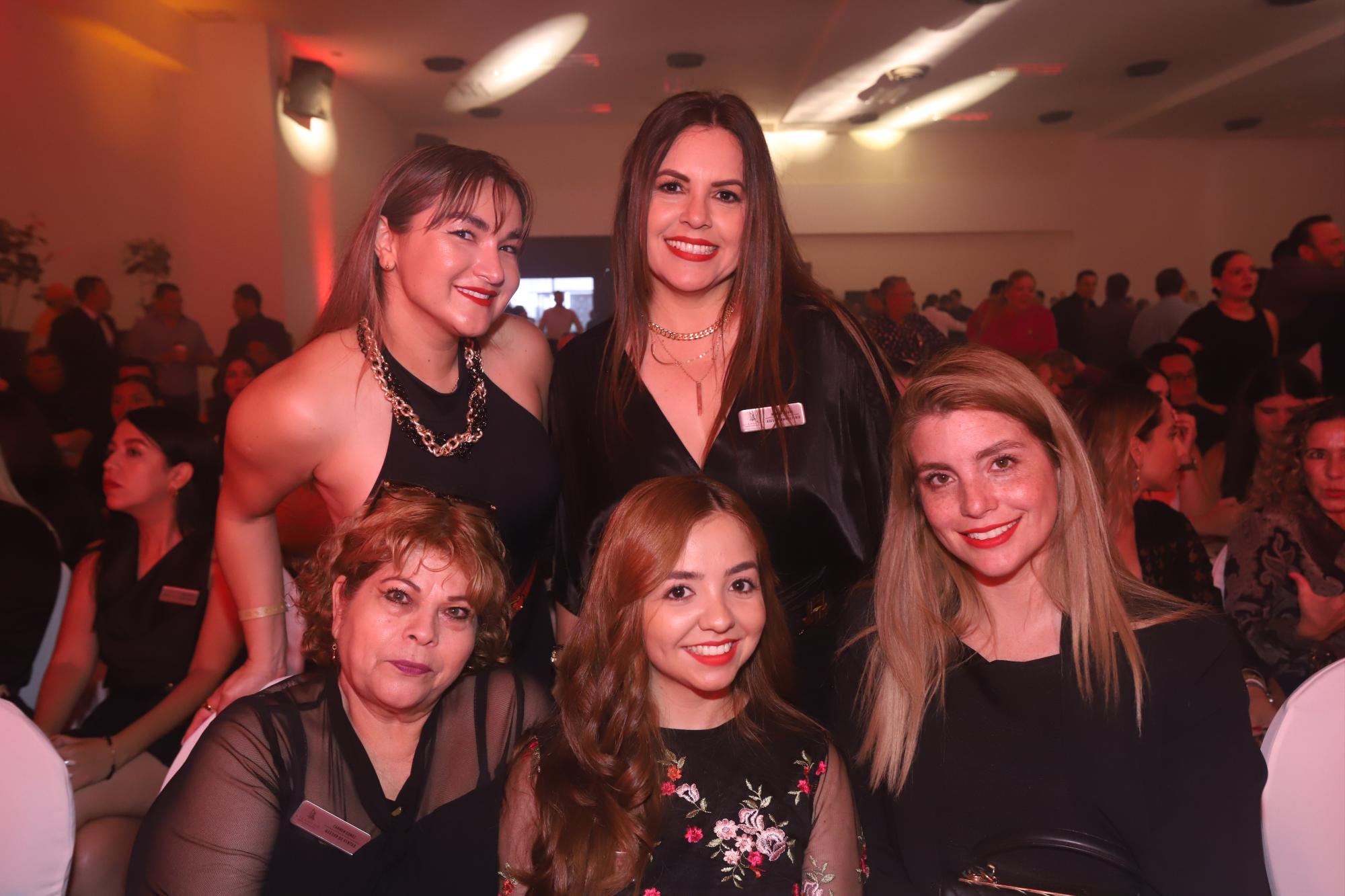 $!Marisol Degollado, Mónica Elenes, Carmen Gómez, Arantza Martínez y Gloria Tirado.