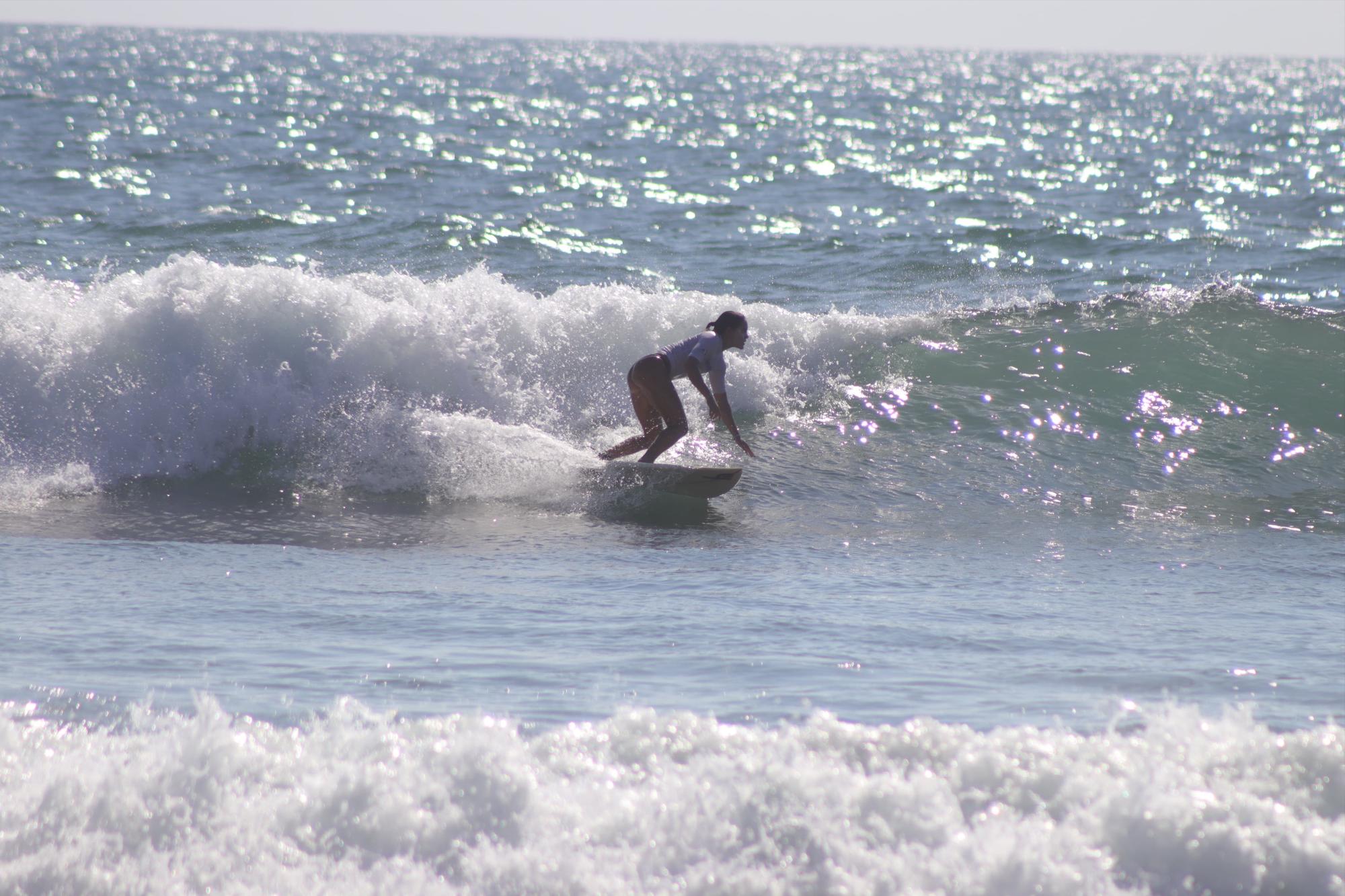 $!Las reinas del mar se apoderan del surfing en Mazatlán