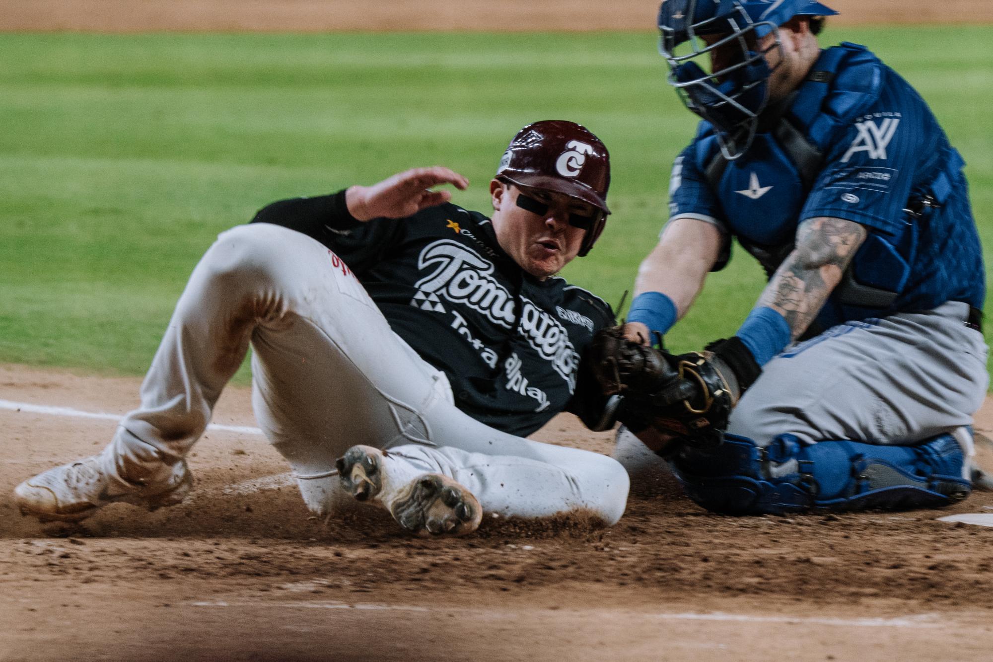 $!Tomateros de Culiacán divide en la doble cartelera y queda fuera de la postemporada