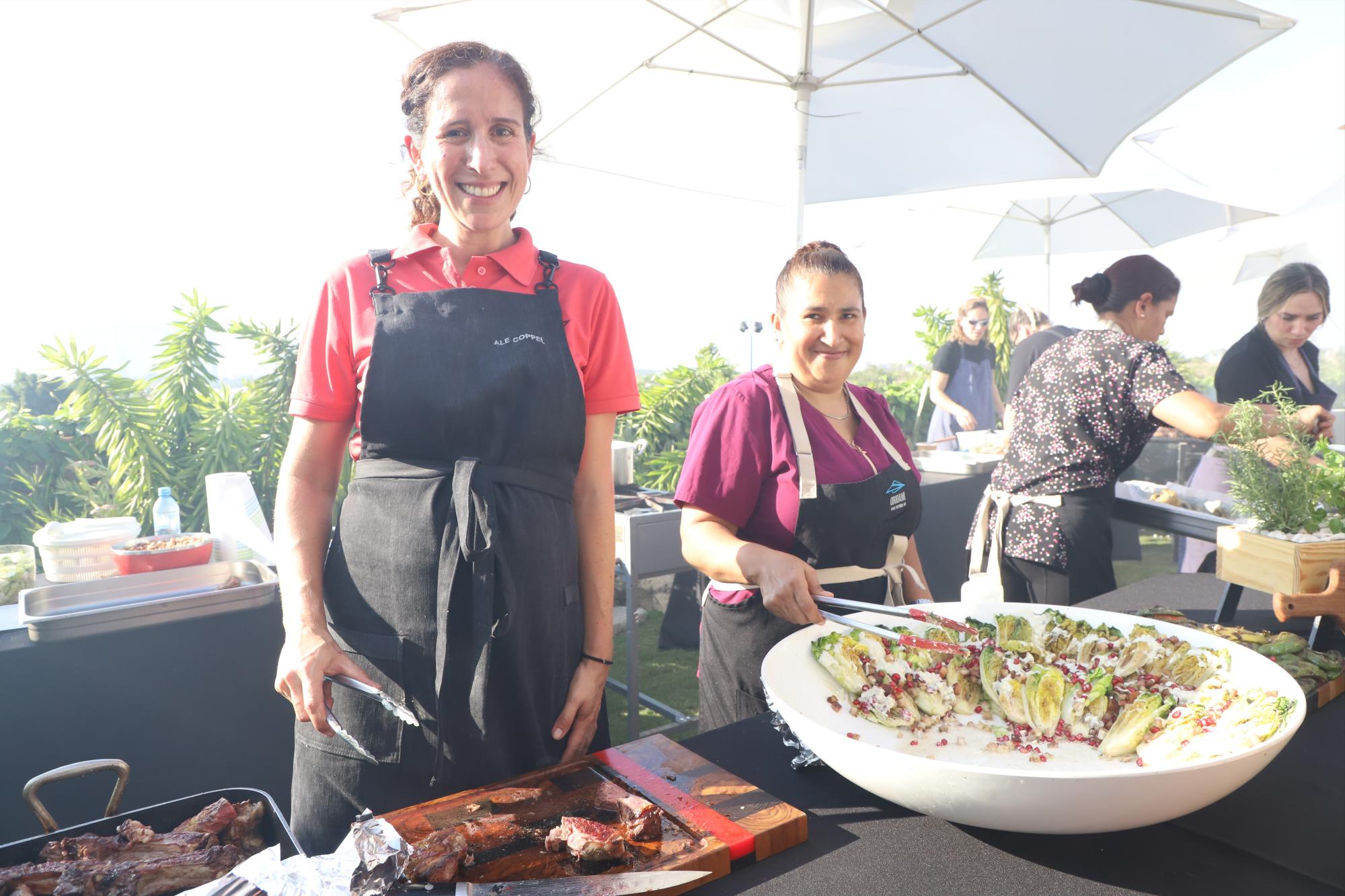 $!La chef Alejandra Coppel, fue la anfitriona de la parrillada.