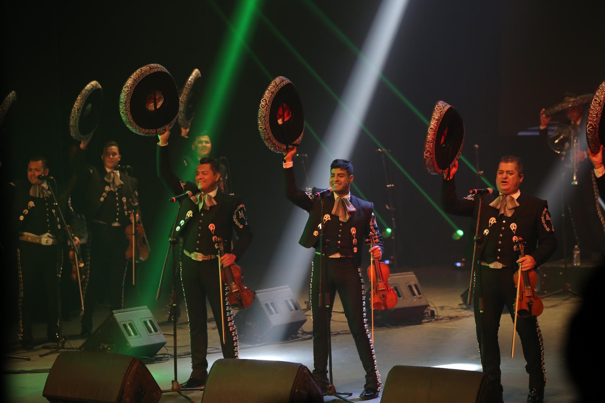 $!Un espectáculo de primer nivel, lleno de nostalgia y talento brindó el Mariachi Vargas de Tecalitlán en el Teatro Ángela Peralta.