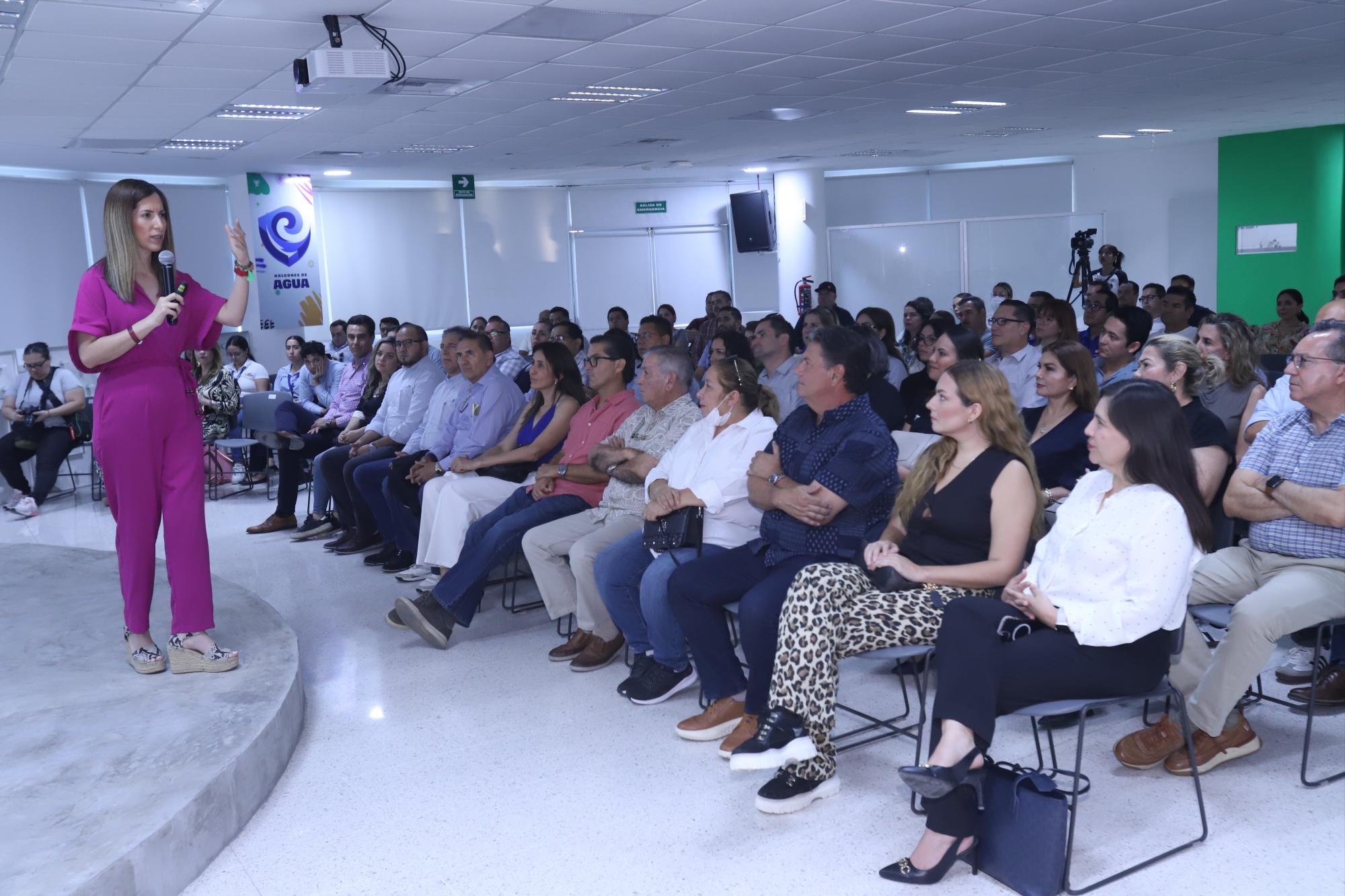 $!Ivonne Vargas fue la exponente de la conferencia Factor Wellbeing que se realizó en el Auditorio de Tecmilenio.