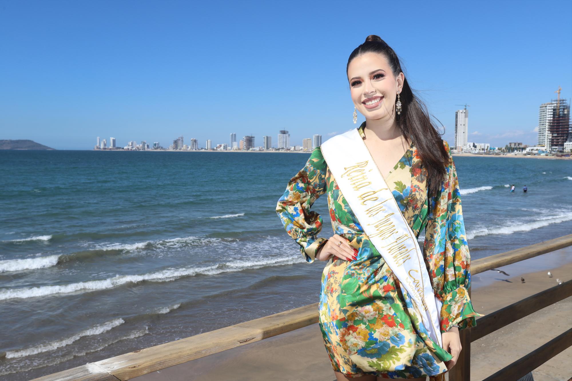 $!En la velada, la nueva soberana recibirá la corona de manos de Claudina Domingo Hernández, quien con su poema “Reconquista el Reino del Ka’an”, ganó el premio Clemencia Isaura de Poesía 2024.