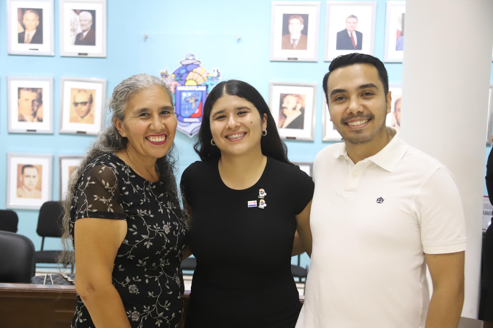 $!Silvia Lizárraga, Nicole Medina Lizárraga y José Carlos Dávila.