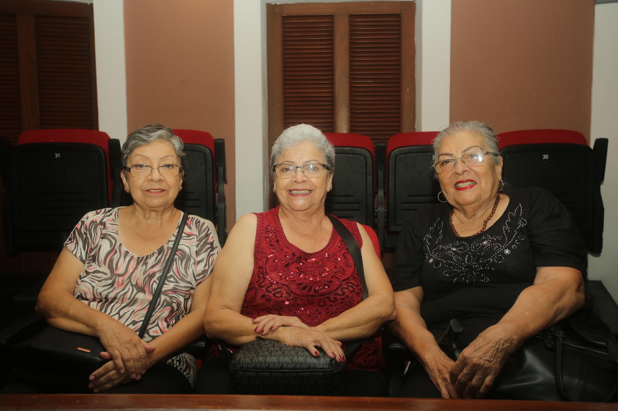 $!Trinidad Guadalupe González, Mercedes González y María Aurea Ruiz.