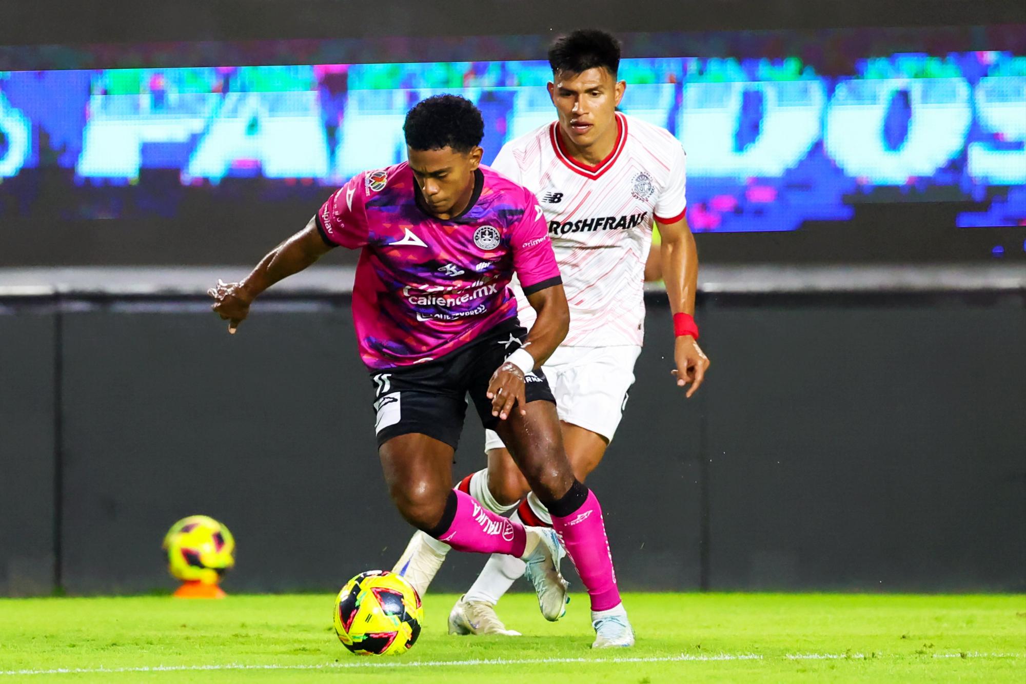 $!Toluca se queda con la Copa del Pacífico tras pegarle 3-1 a Mazatlán en El Encanto