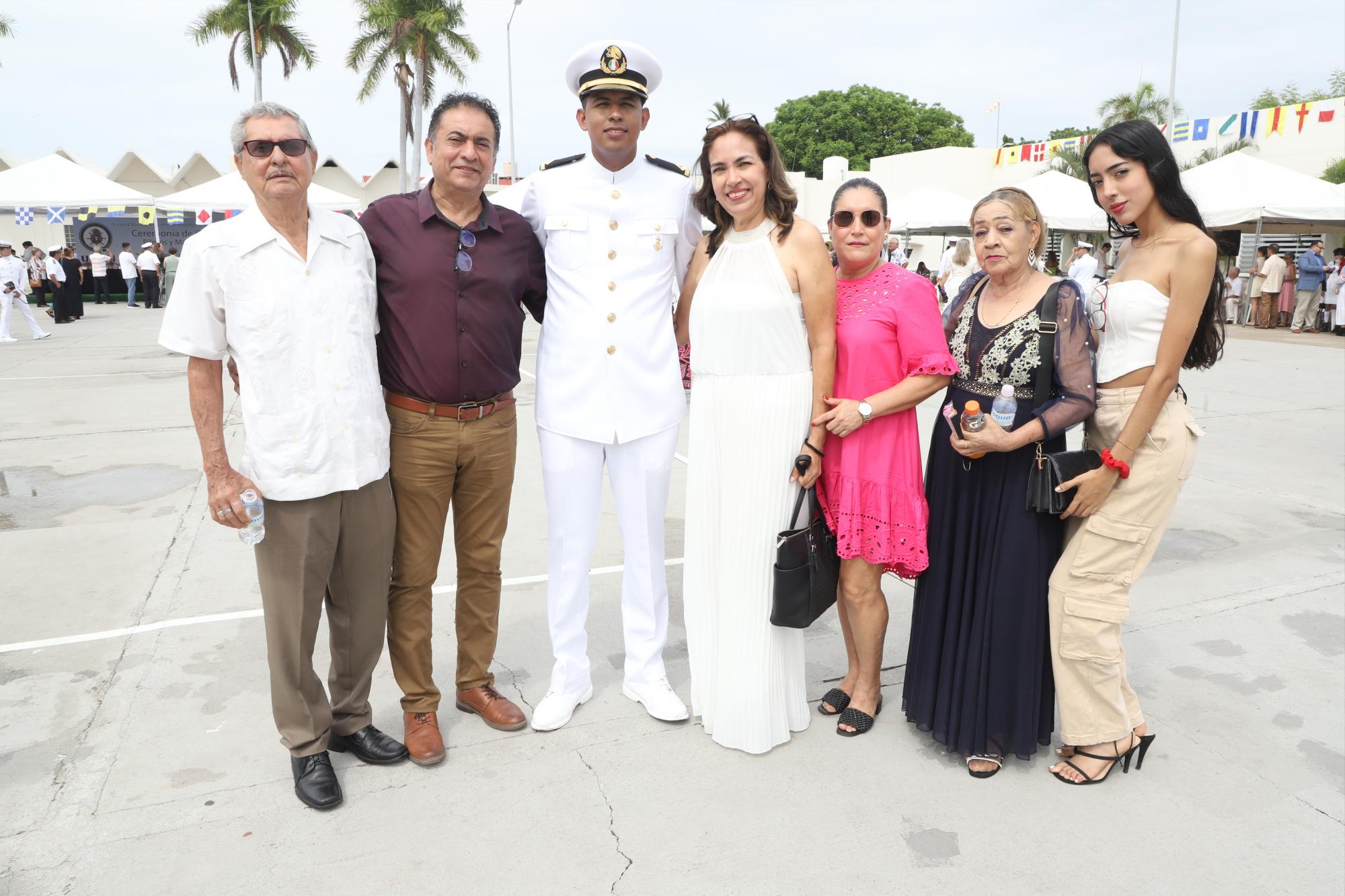 $!Jesús Solano, Ernesto Solano García, Jesús Ernesto Solano Osuna, Araceli Félix, Xochitl Osuna, Guadalupe García y María José Solano.