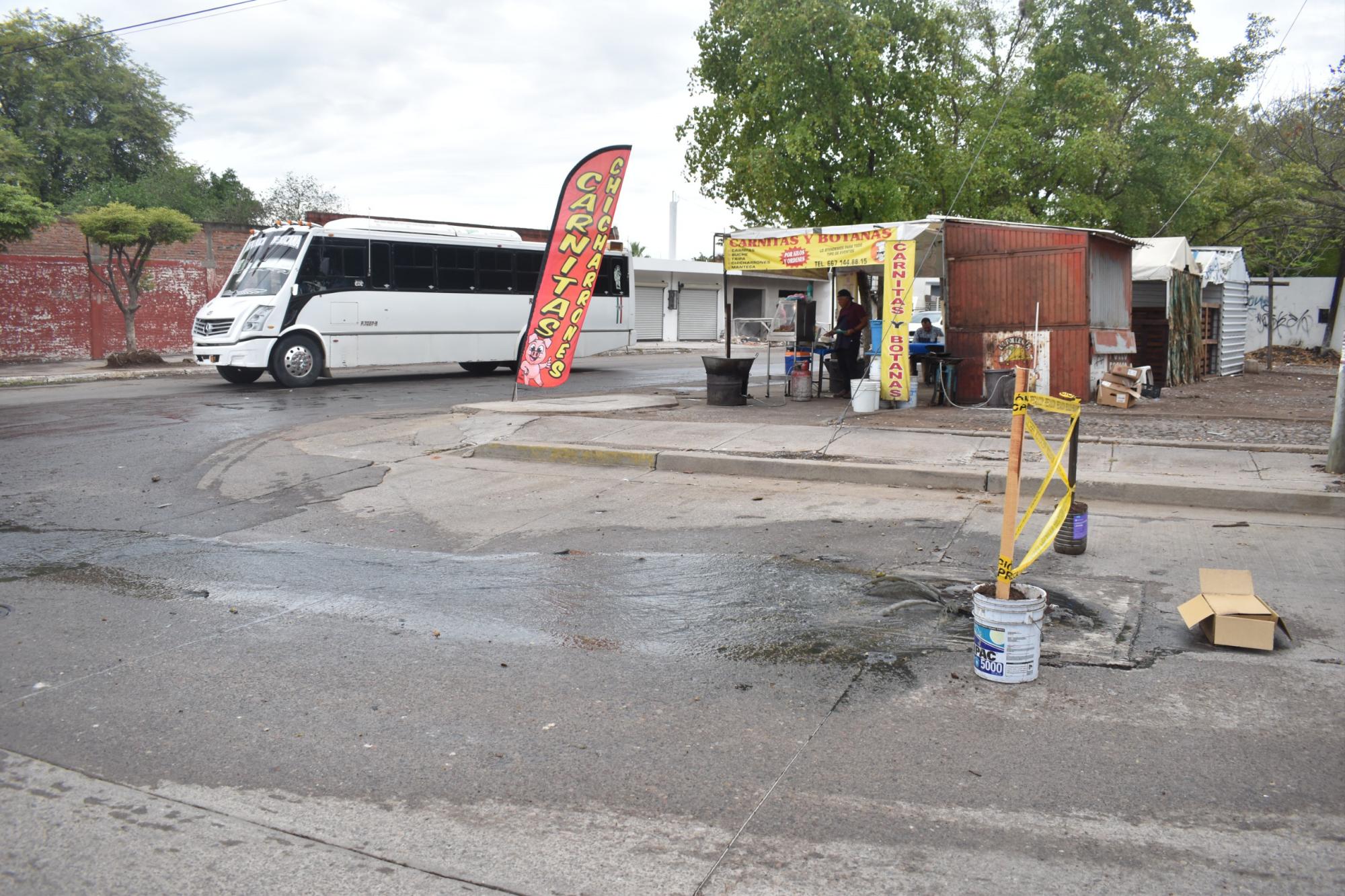 $!Tras lluvias en Culiacán se desprende alcantarilla en la colonia Sinaloa