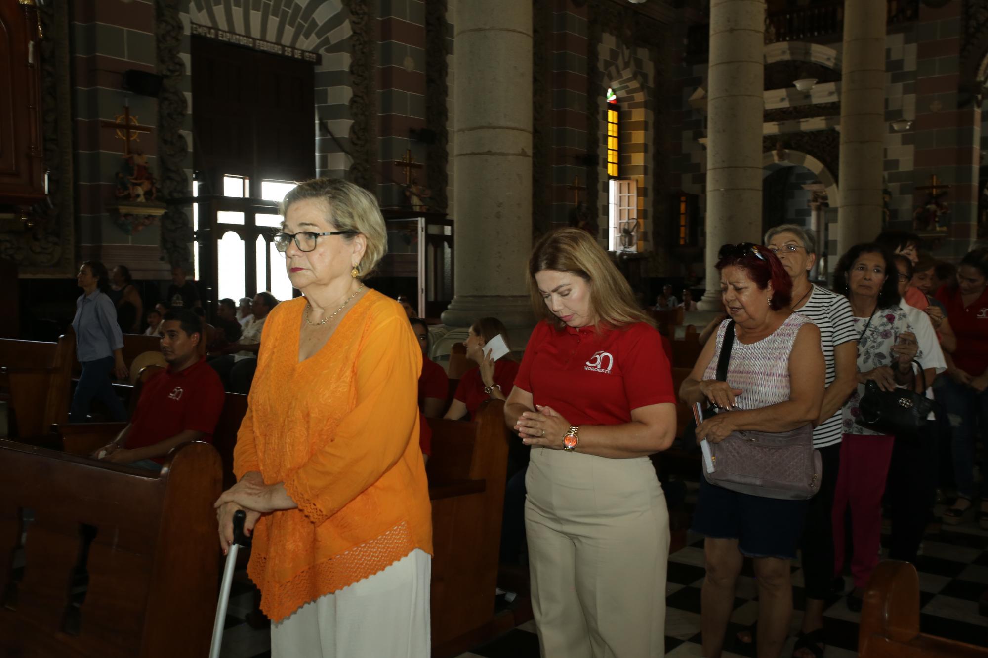 $!Consuelo Lizárraga, quien fue colaboradora muchos años en Noroeste Mazatlán, estuvo presente en la misa.