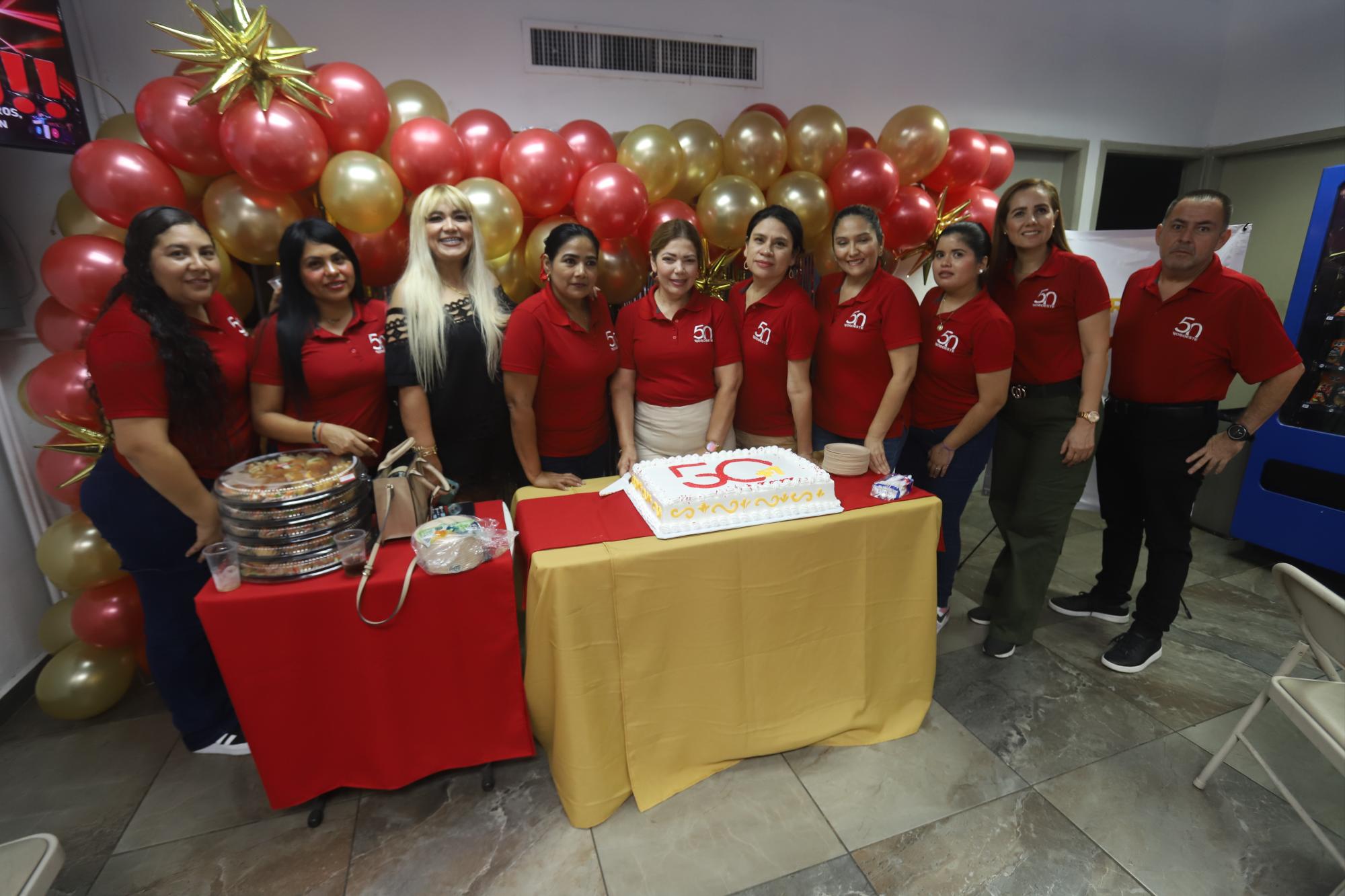 $!Amanda Aragón, Araceli Solano, Eloisa Morales, Olga Solís, Elizabeth Peraza, Guillermina García, Lupita Páez, Xóchitl Aguilar, Adriana Marrujo y Jesús Herrera.