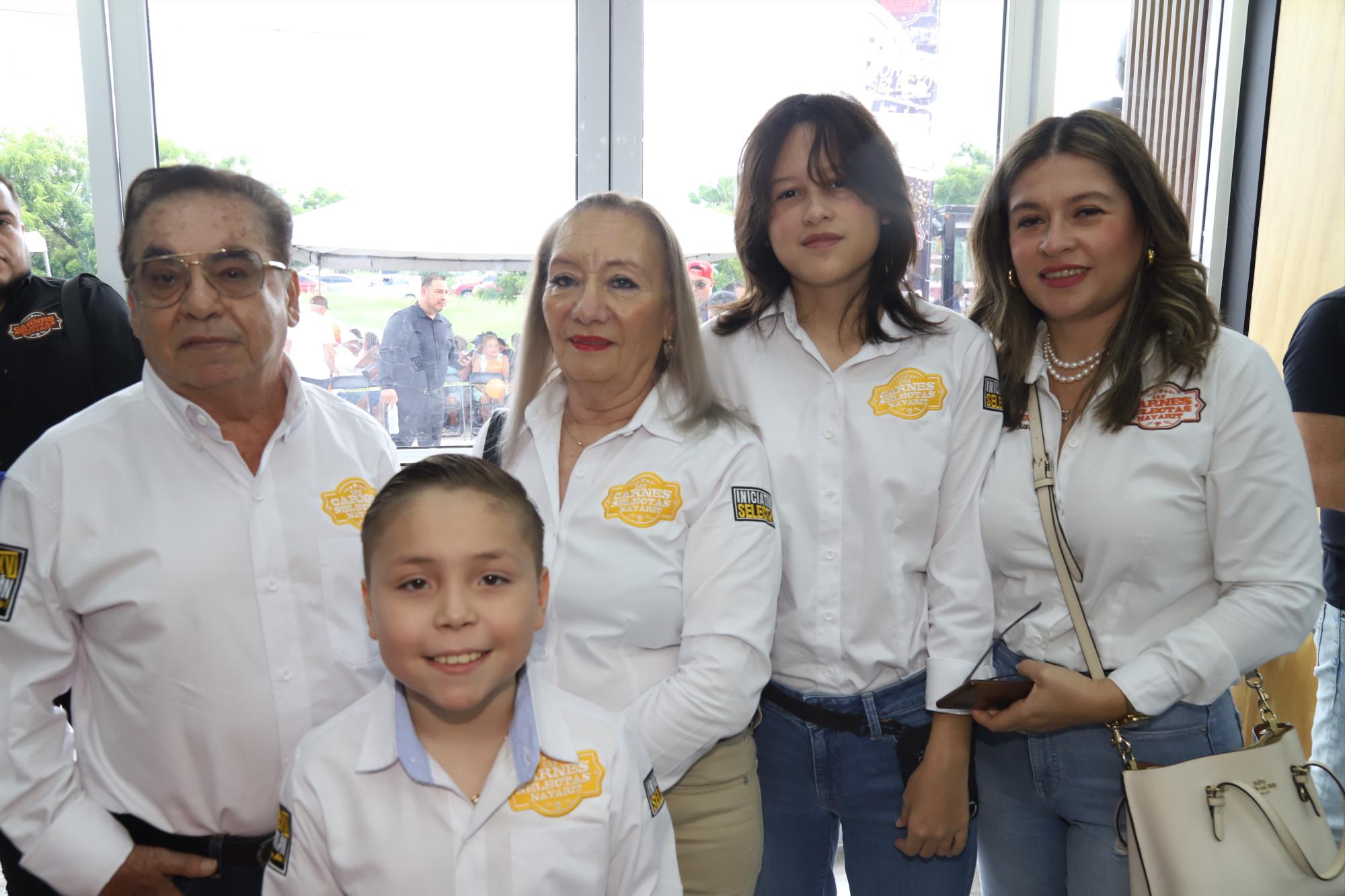 $!Ramón Meza, Íker Milán Orozco Meza, Manuela Polanco, Valeria Salazar y Uellely González.