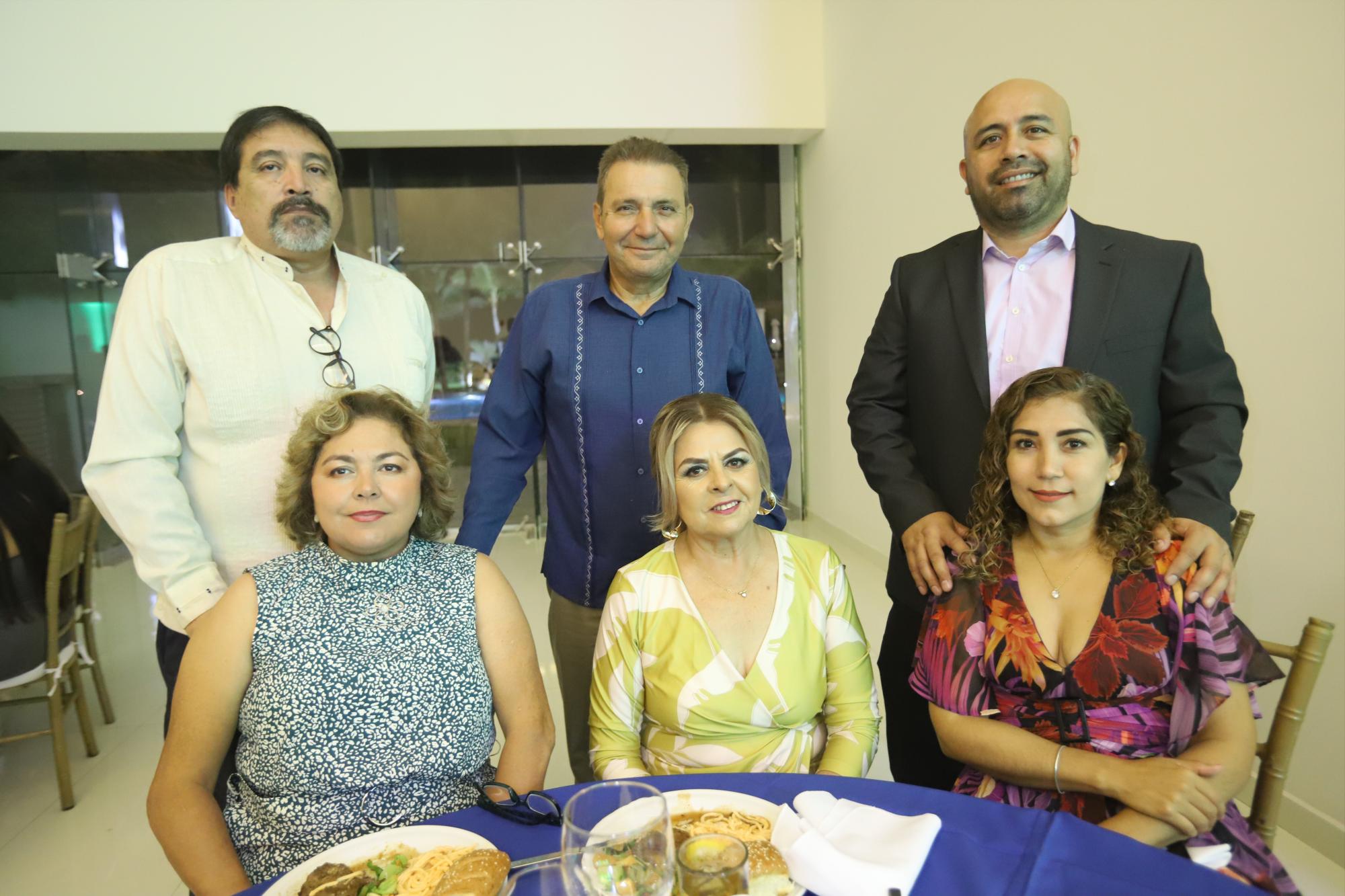 $!César Guardado, Cesáreo Osuna, Juan Carlos Tiznado, Ana Olivia Osuna, Edna Martínez y Ana Raymundo.