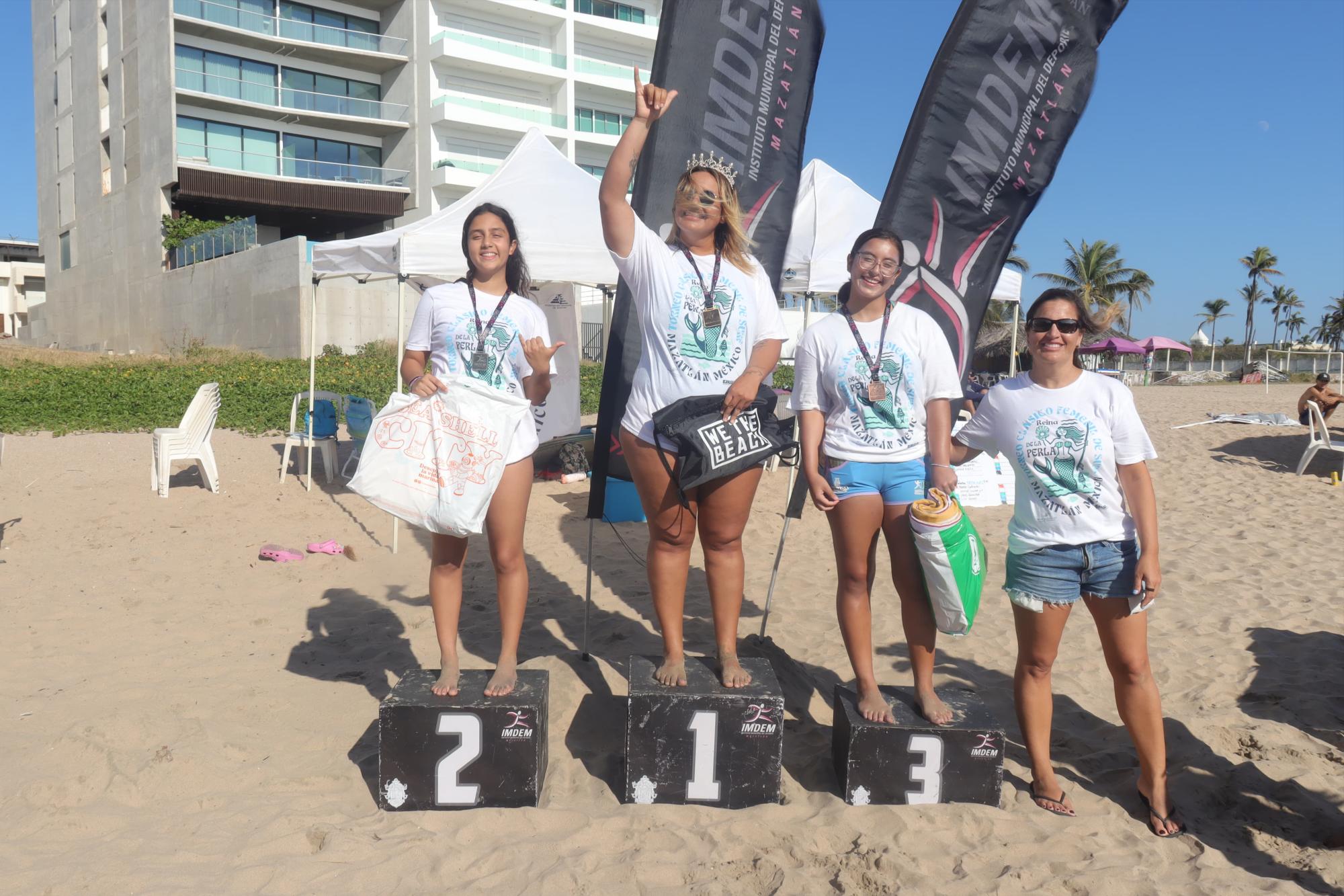 $!Las reinas del mar se apoderan del surfing en Mazatlán