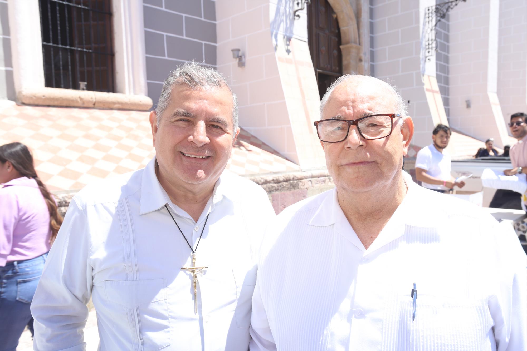 $!Los sacerdotes Santiago Villafaña y Horacio Hernández de la Torre.