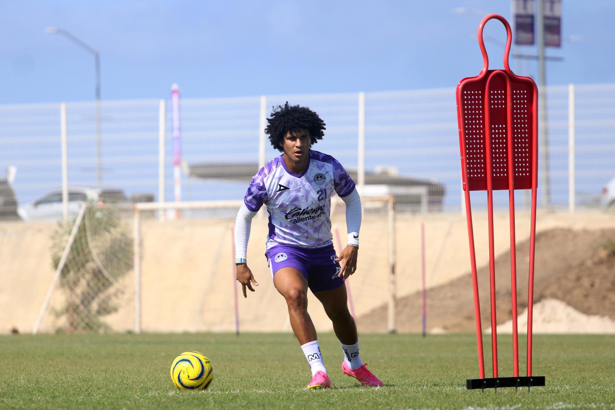 $!Mazatlán FC hace oficial la salida de Eduard Bello