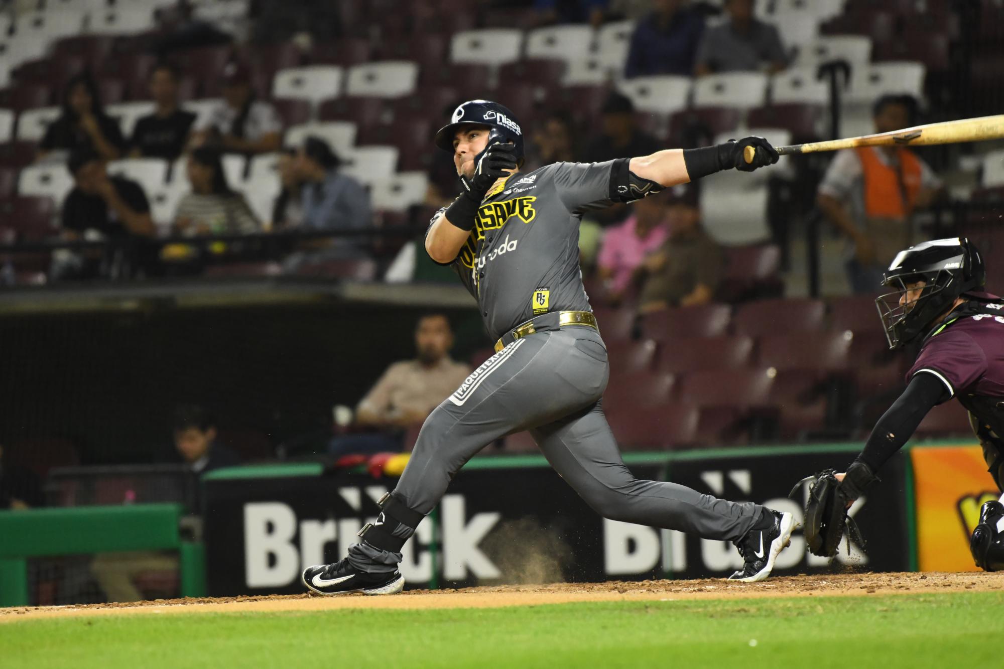 $!Conner Menez y Joey Meneses comandan triunfo en casa de Tomateros de Culiacán