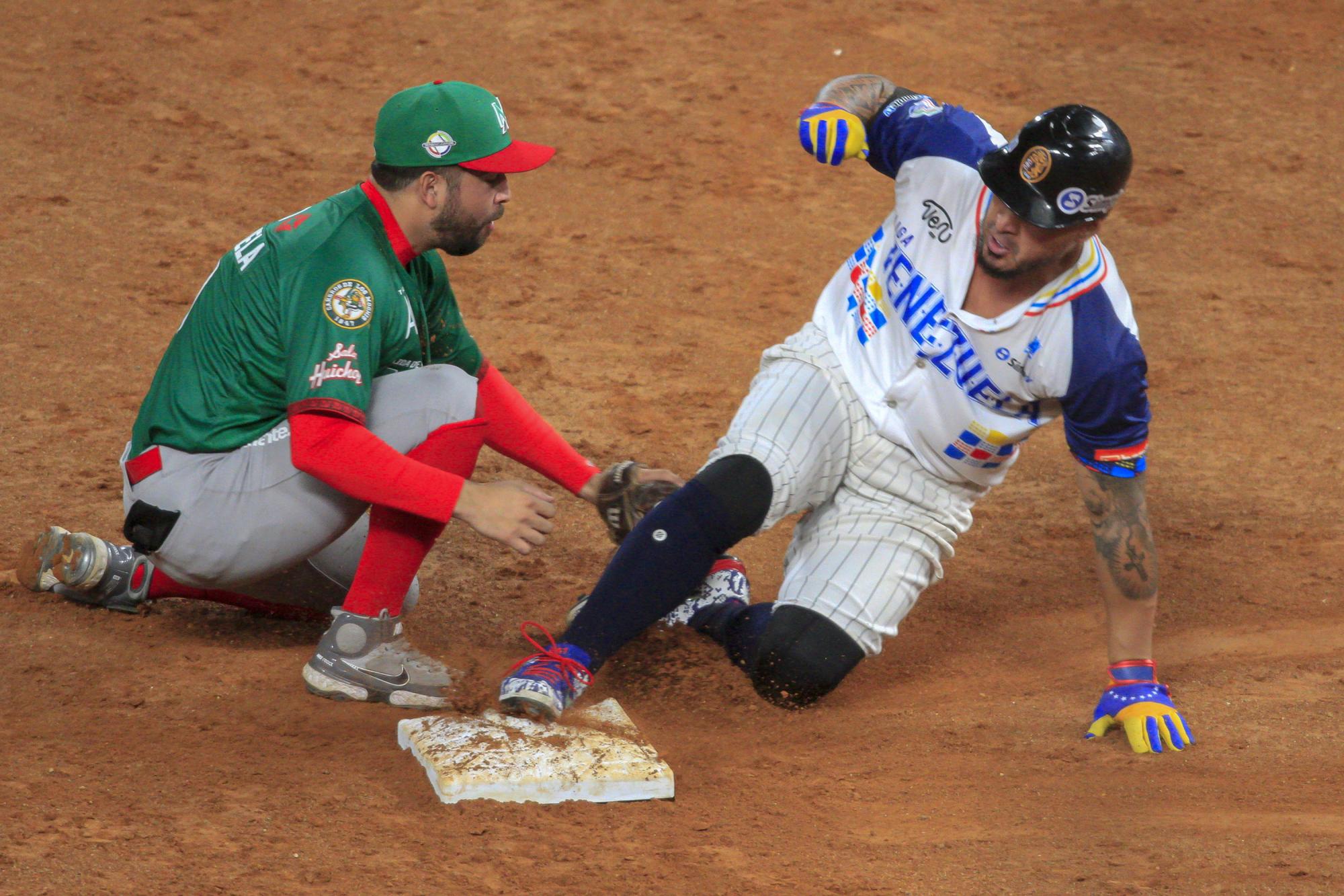 $!México apalea y blanquea a Venezuela para ‘amarrar’ las semifinales de la Serie del Caribe