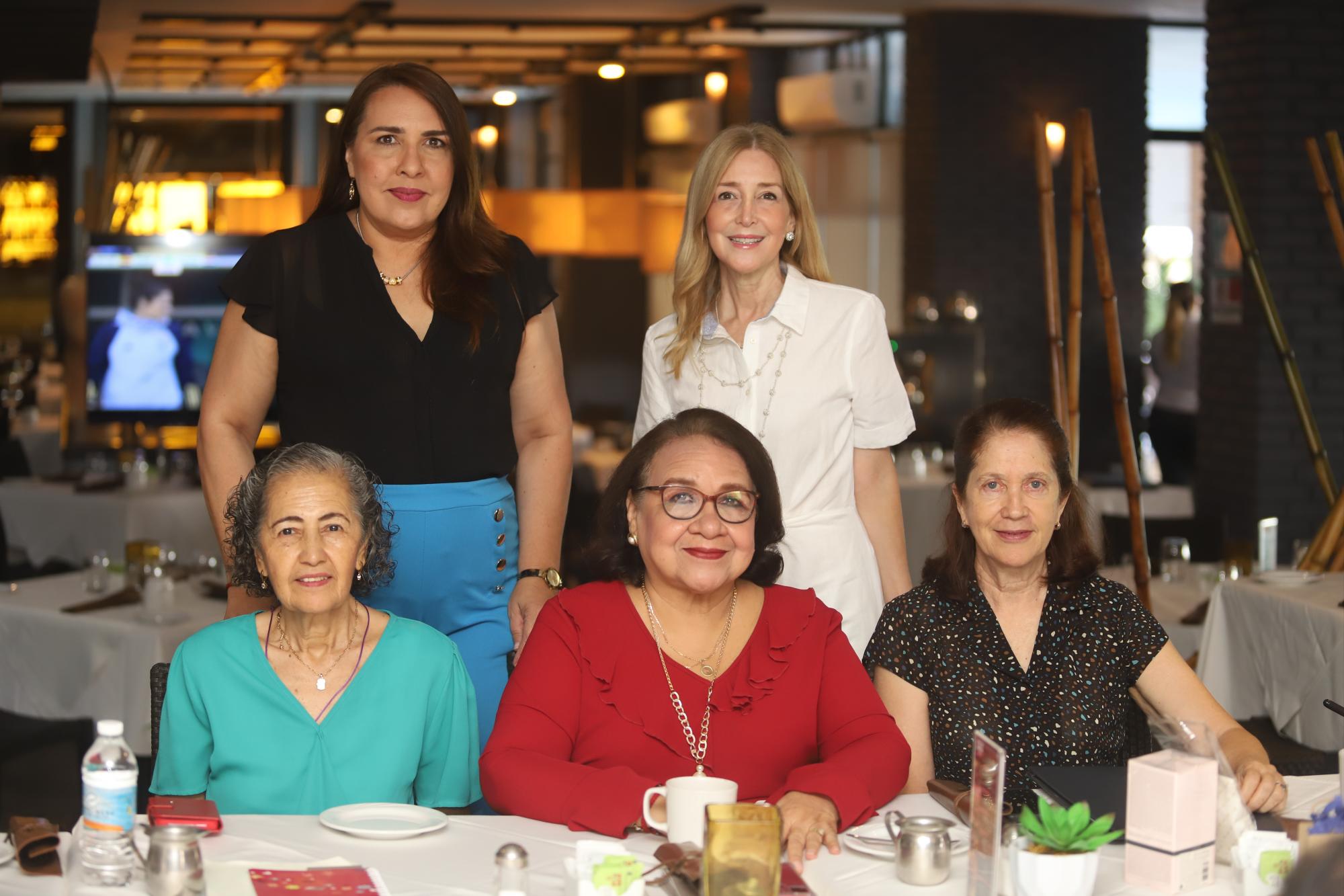 $!Laura Gavica, Balbina Herrera de Medrano, Marha Emma Gómez, Laura Delia Gavica y Tere Gallo de Gil.