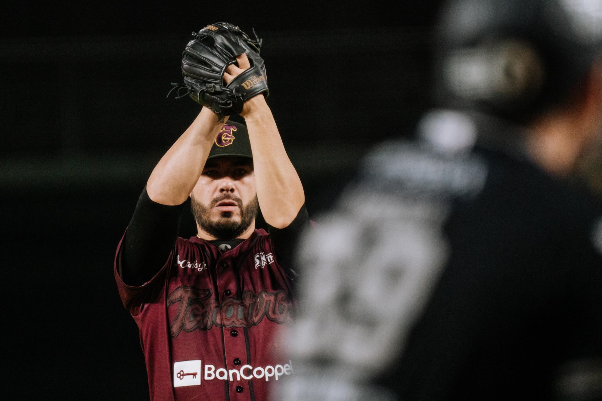 $!Gran exhibición colectiva de Tomateros para llevarse el primero de la serie