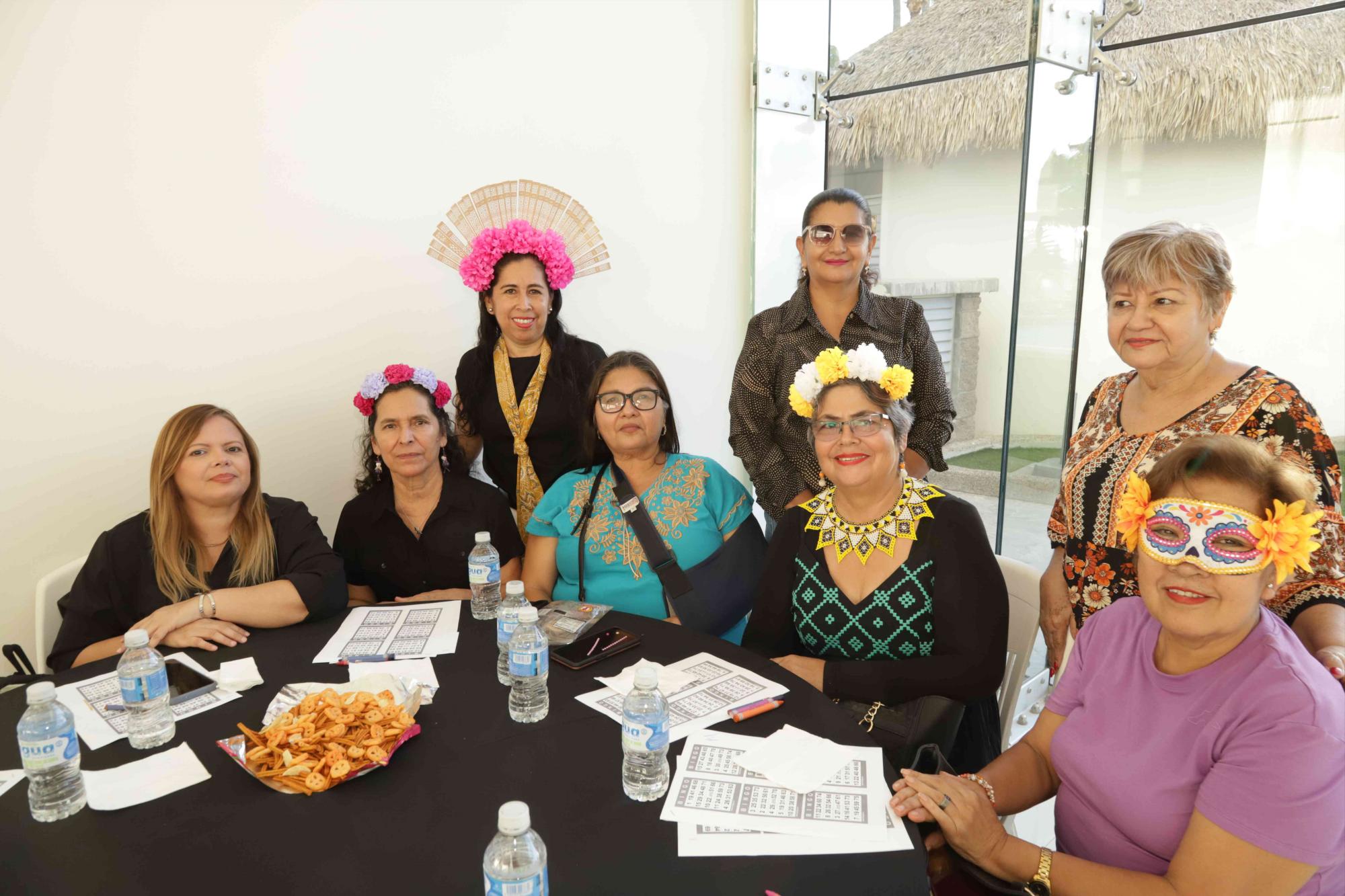 $!Mariana Gamboa, Marinela Pardo y María del Pilar Rodríguez. Sentadas, Yuli Gutiérrez, Hermelinda Camacho, Coralia Vizcarra, Rosalva Díaz y Maricarmen Beltrán, de la Unidad San Francisco de Asís.