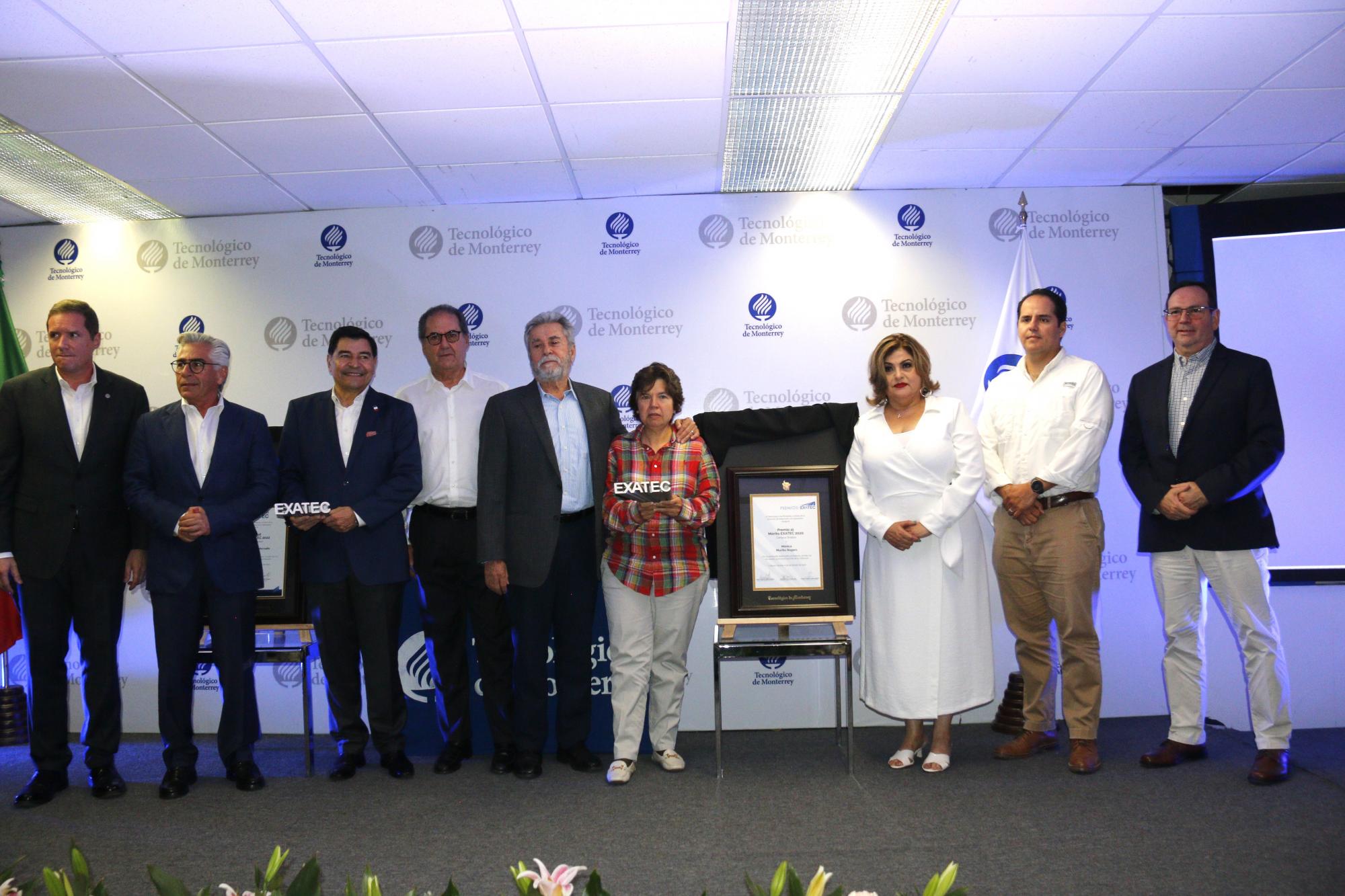 $!Consejo del Tecnológico de Monterrey hacen entrega de los reconocimientos a Mónica Murillo y Javier Lizárraga.