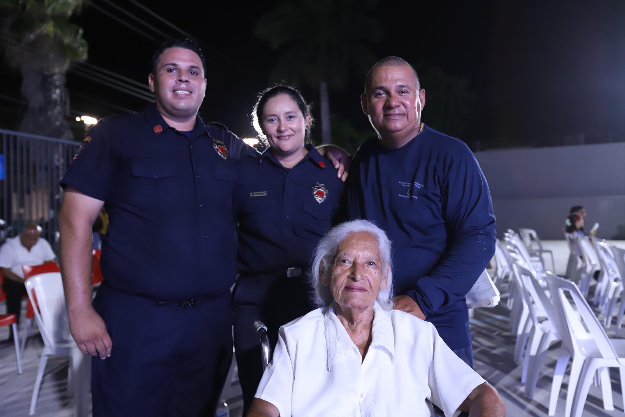 $!Víctor Páez, Martha Laura y Ángel Pulido y Martha Saucedo.