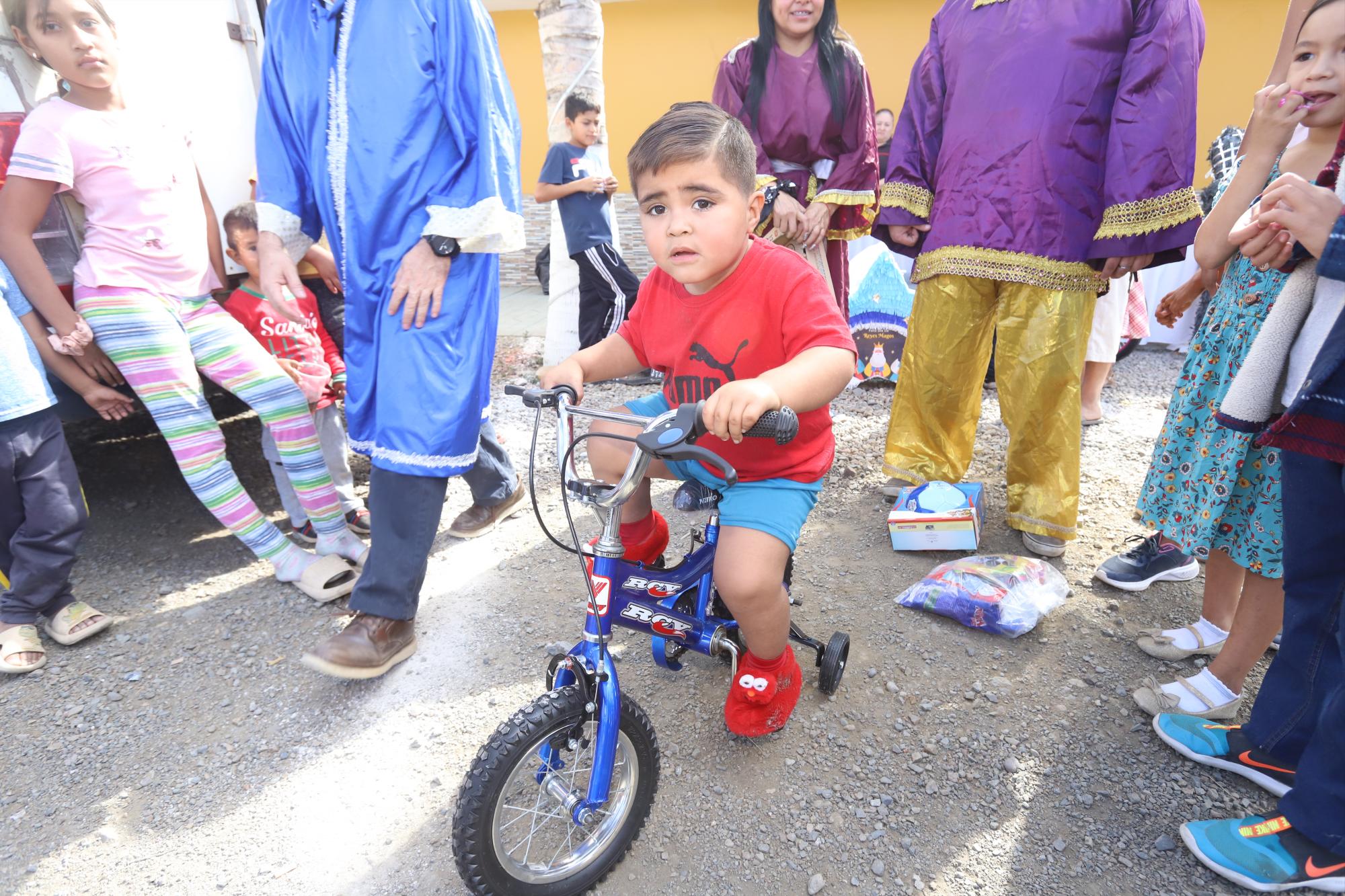 $!Mateo ya tiene dulces para su piñata y una bicicleta nueva