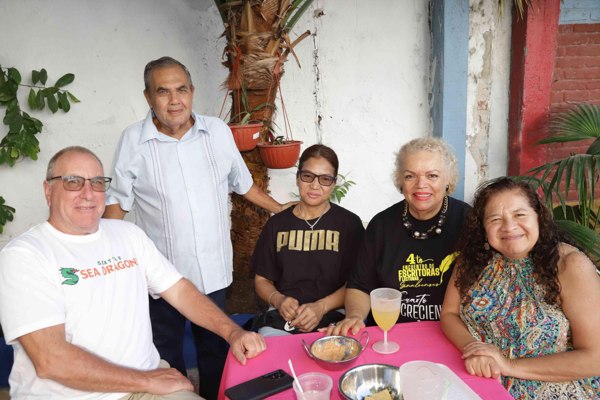 $!Filiberto Cañedo y Julieta Montero junto a Ken y Máxima Mueller, y Guadalupe Ángeles.