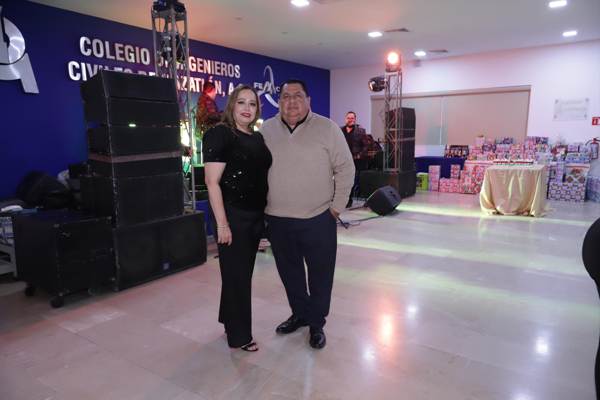 $!Nohemy Peña junto a su esposo Andrés Barrón, presidente del Colegio de Ingenieros Civiles de Mazatlán.