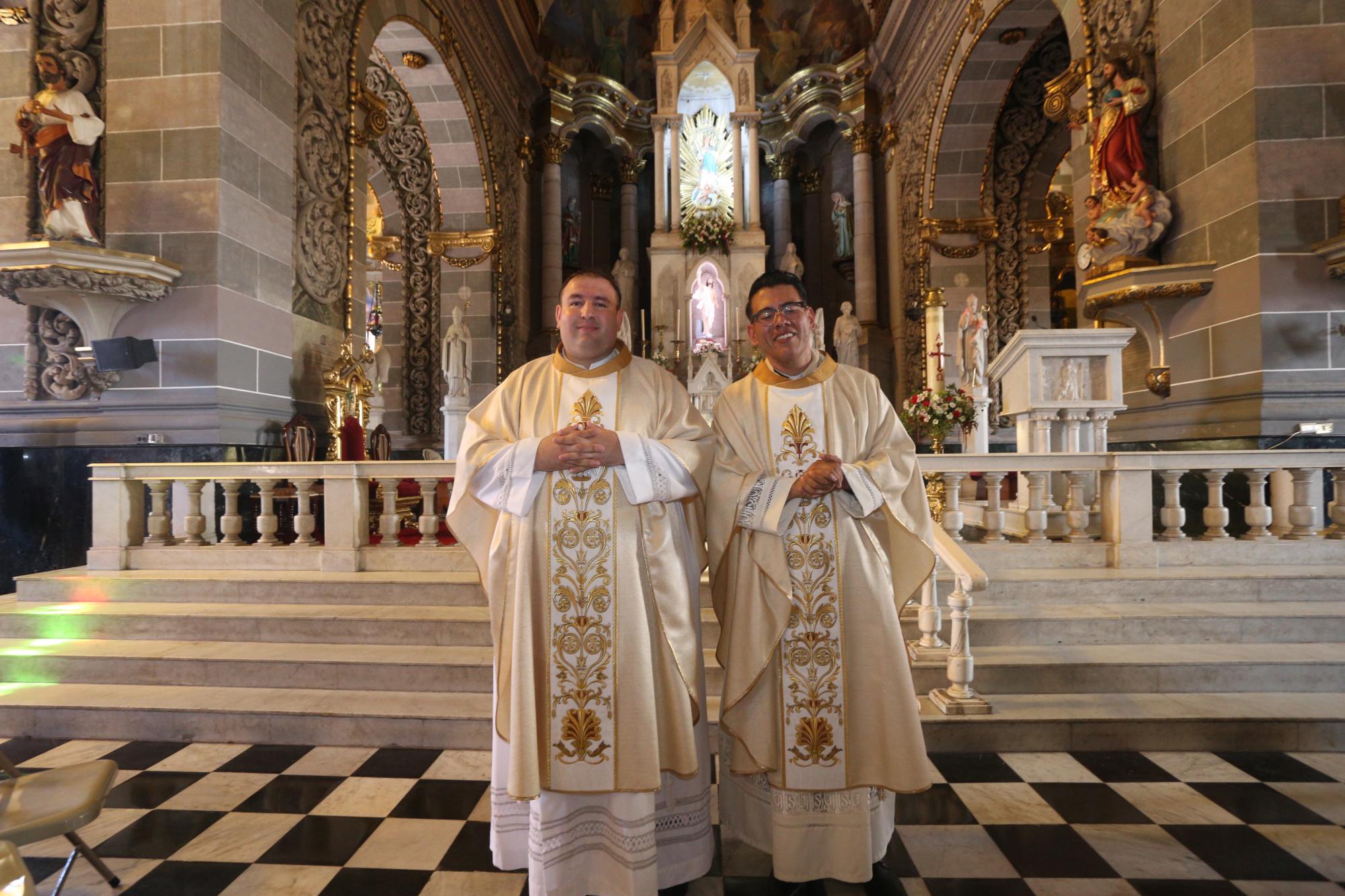 $!Gabriel Dagoberto Tirado Ritto y Julio César Hernández Alcaraz el día de su ordenación sacerdotal.