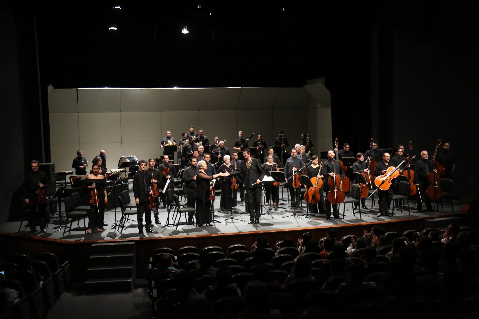 $!El concierto se llevó a cabo en el Teatro Pablo de Villavicencio.