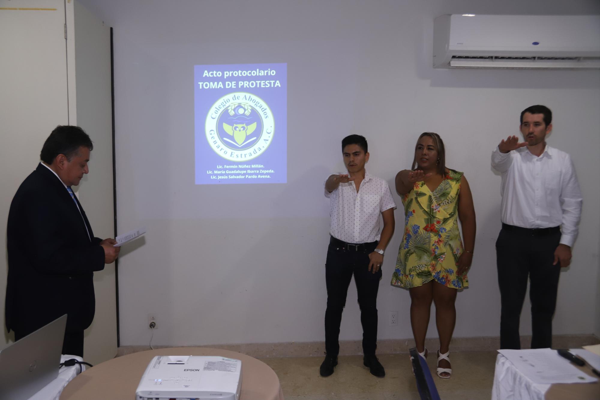 $!Jesús Salvador Pardo Avena, María Guadalupe Ibarra Zepeda y Fermín Núñez Millán, tomaron protesta como nuevos integrantes del colegio.