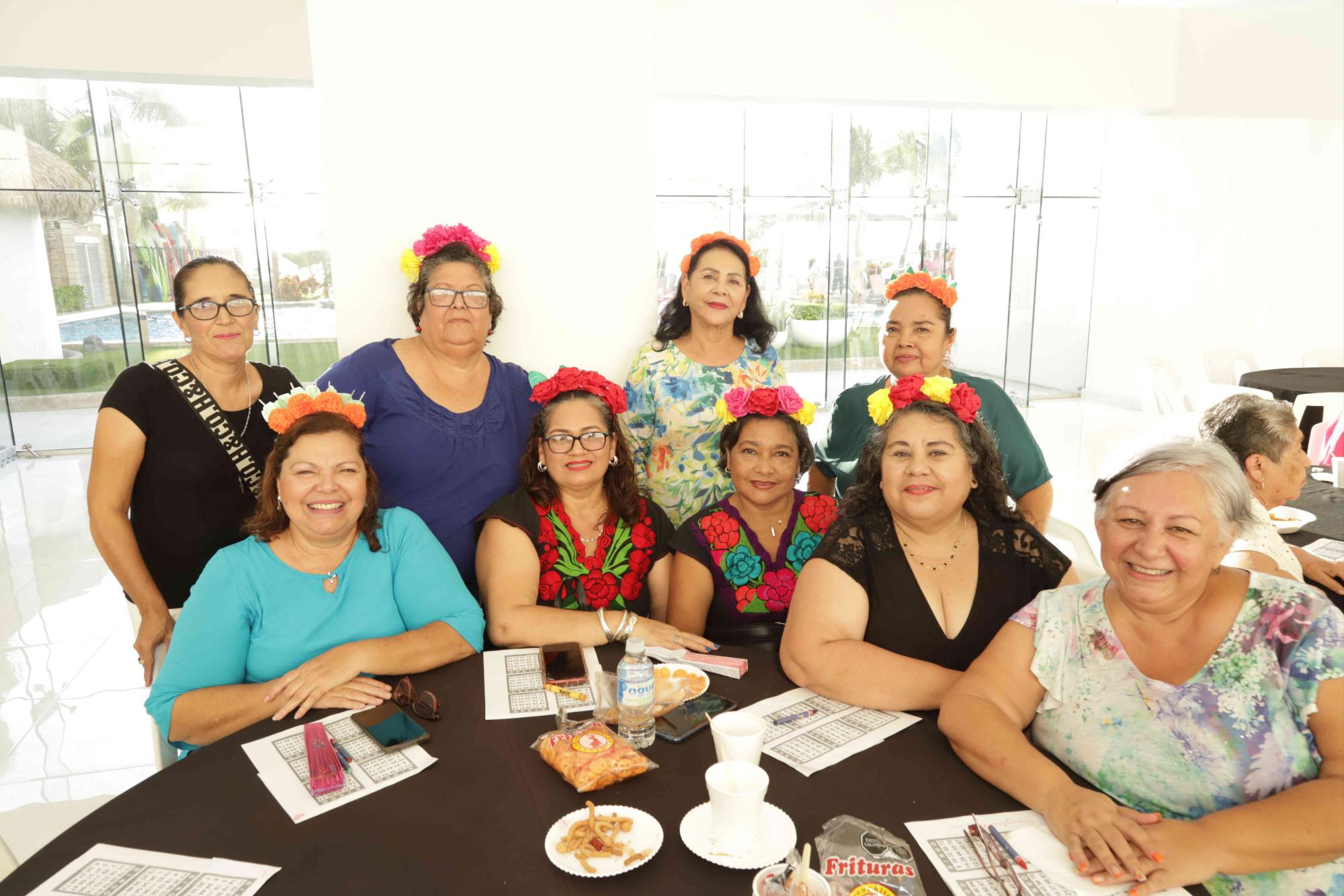 $!Ana Margarita Chávez, Luz del Carmen Gil, Ofelia Santiago, María Muñoz, Ana Bertha Benítez, Mary Brambila, Hortesia Guerra, Georgina Molina y Norma López, de la Unidad Divino Redentor.