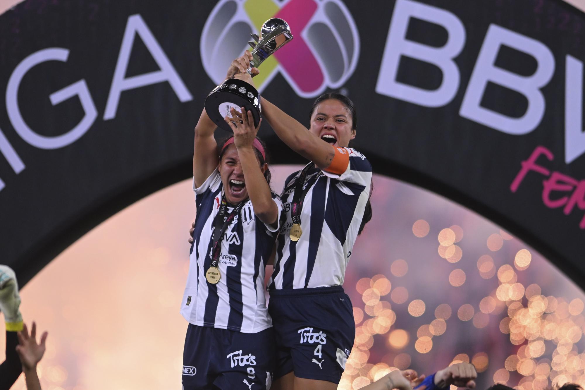 $!¡Rayadas da voltereta a Tigres y es bicampeón de Liga MX Femenil!