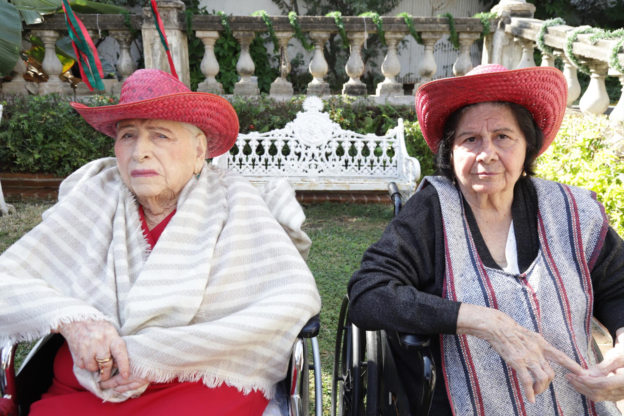 $!Esther Castañón y María Elena García.