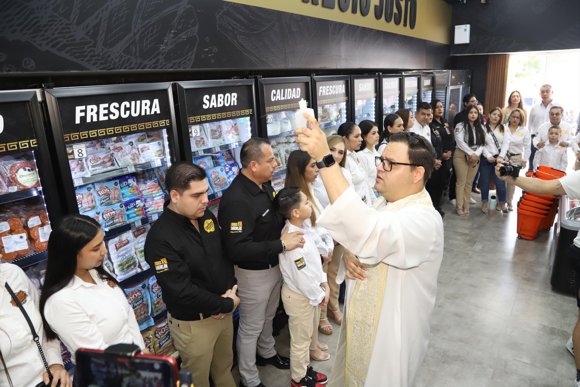 $!Las instalaciones de la nueva sucursal Carnes Selectas Nayarit, en Mazatlán, fueron bendecidas.