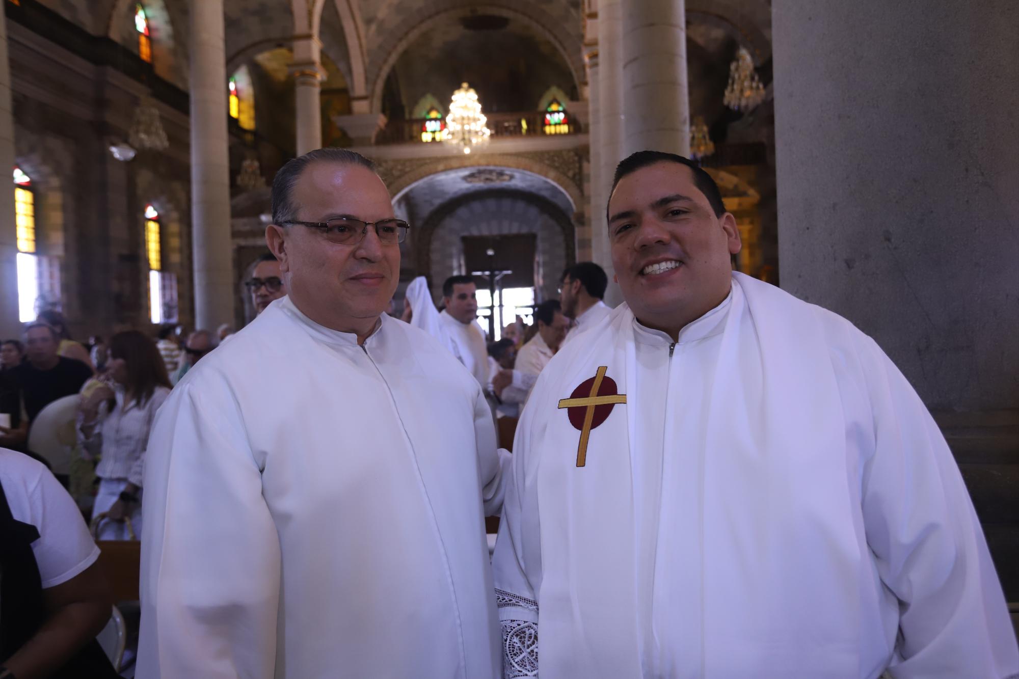 $!Los sacerdotes Alfonso Camacho y Raúl Barraza.