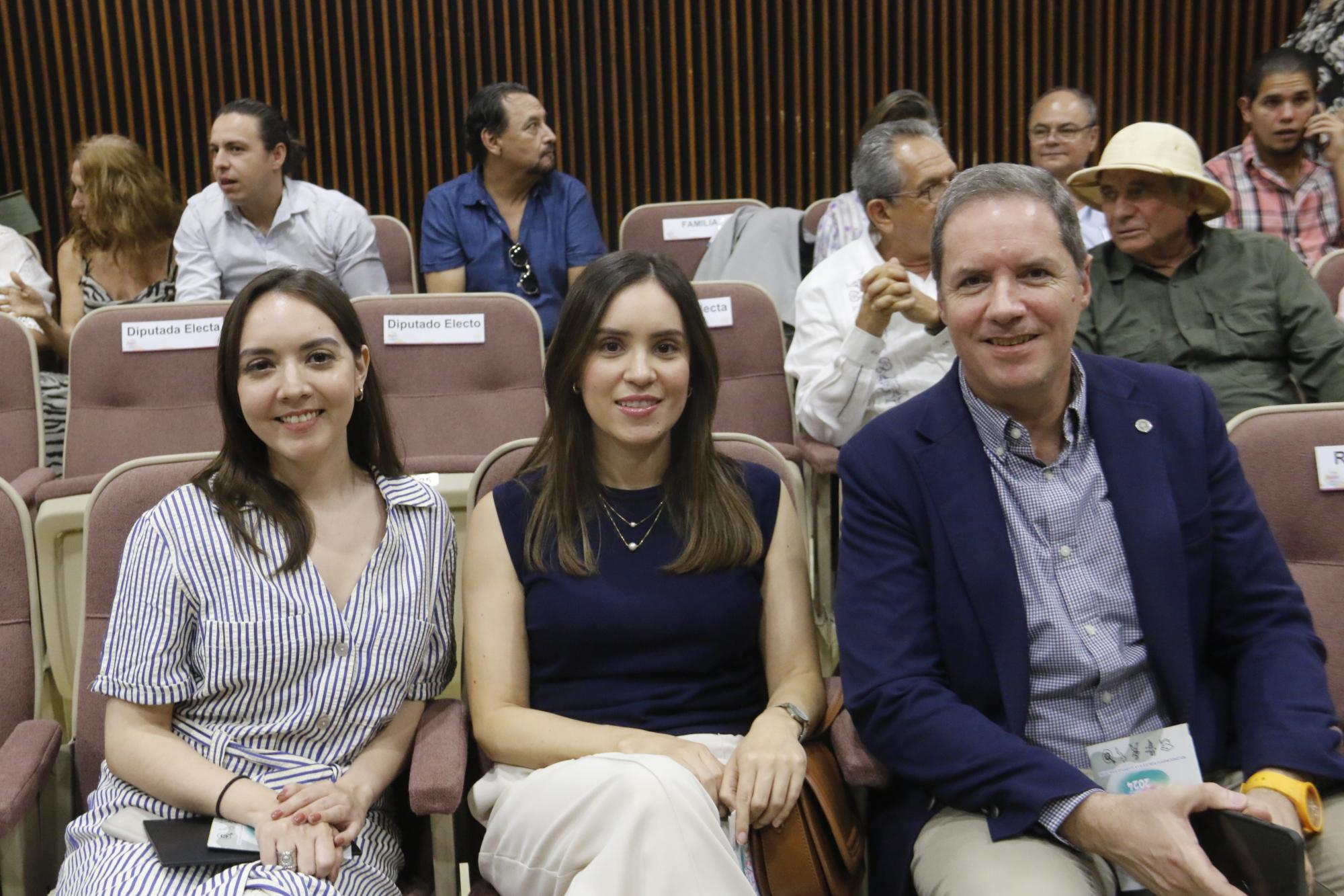 $!Alejandra Larrondo, Victoria Barrera y Richard Huett del Tec de Monterrey.