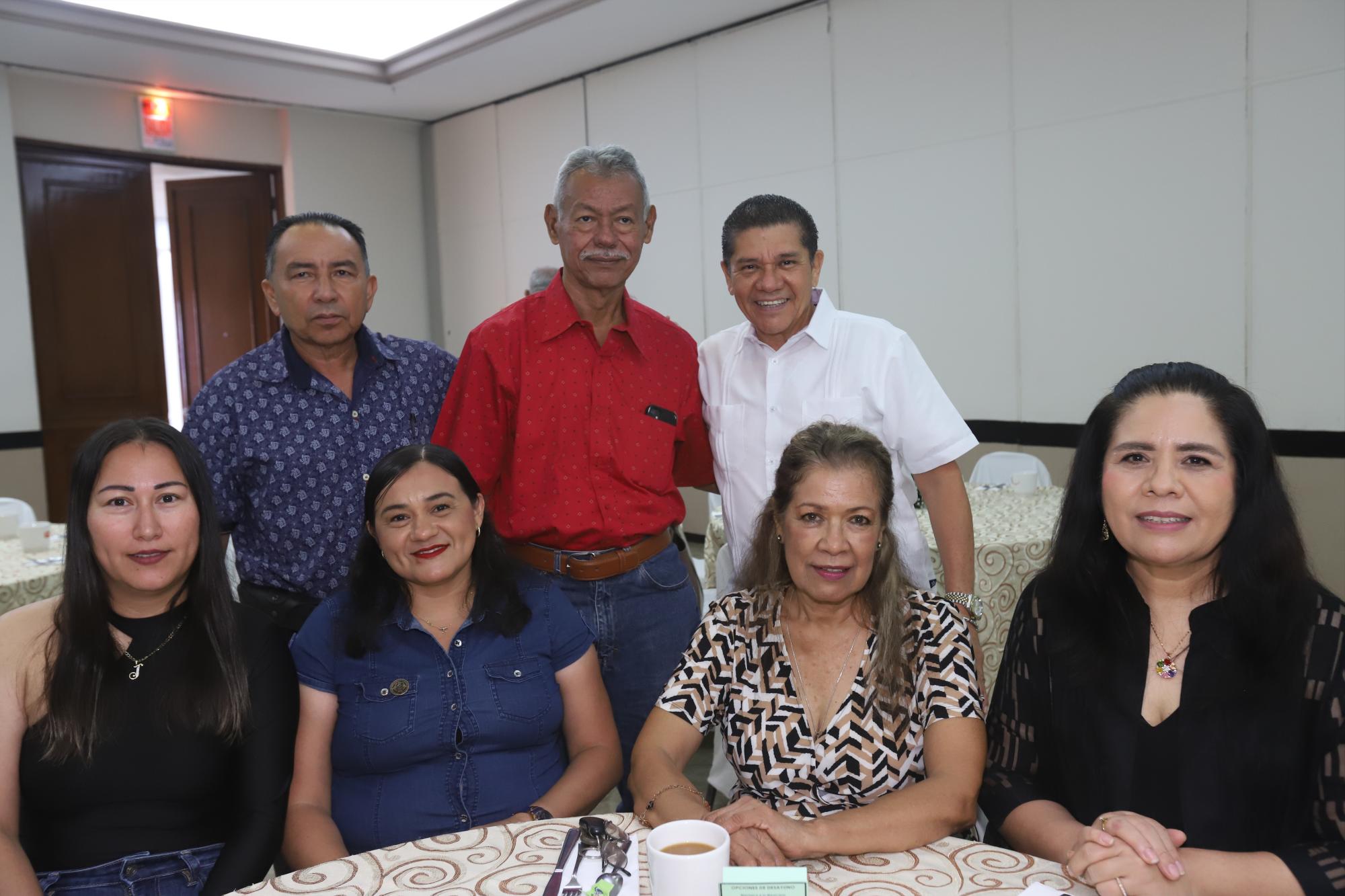 $!Sergio Gustavo Santos, Luis Ureña, Jesús Ernesto López, Claudia Zavala, Jaqueline García, Irma Raquel Durán y Mónica González.