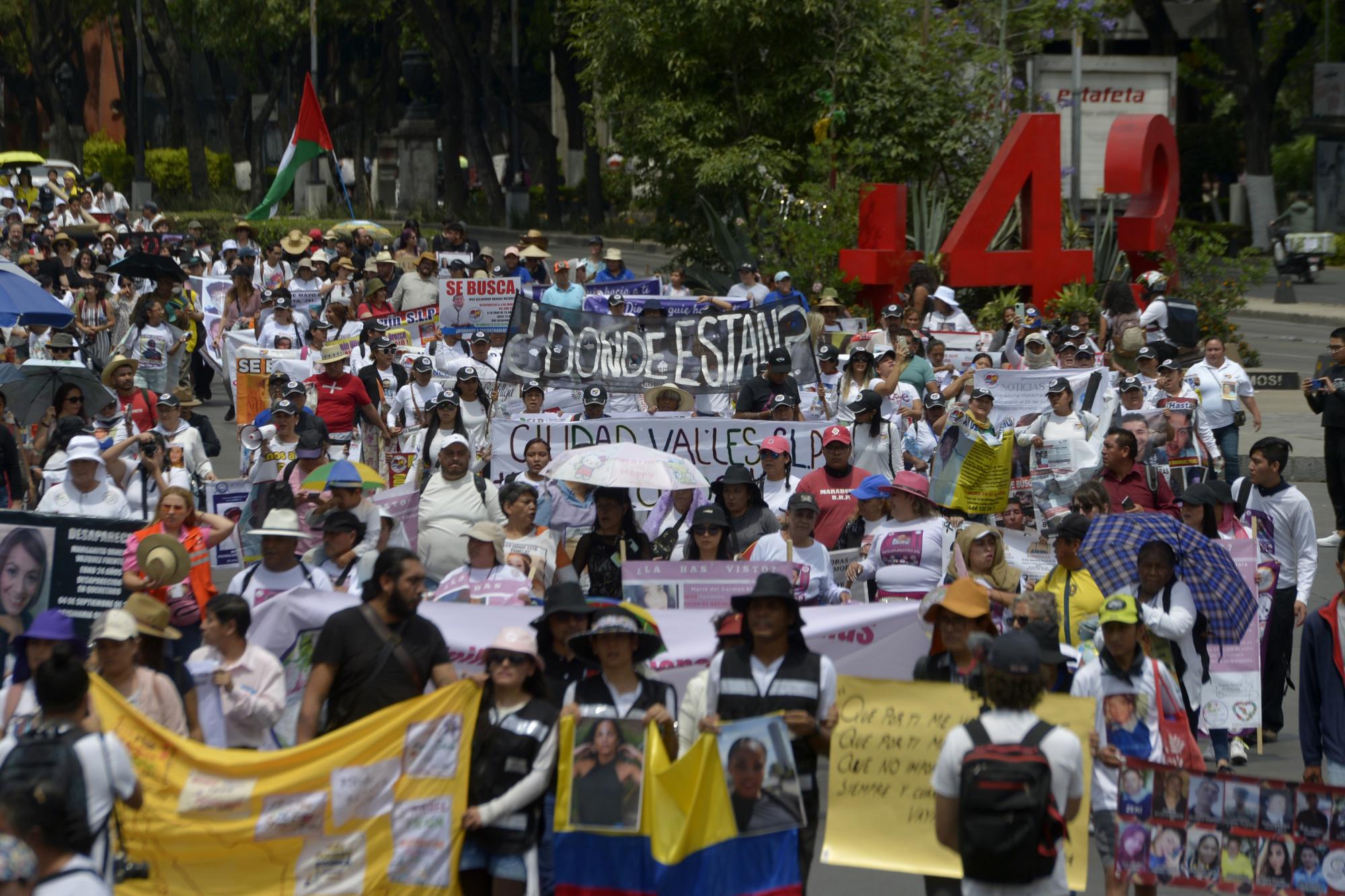 $!Ninguno de los candidatos a gobernar la Ciudad de México incluye a las desapariciones en sus planes de gobierno. En la imagen, la marcha del pasado 10 de mayo sobre Reforma.